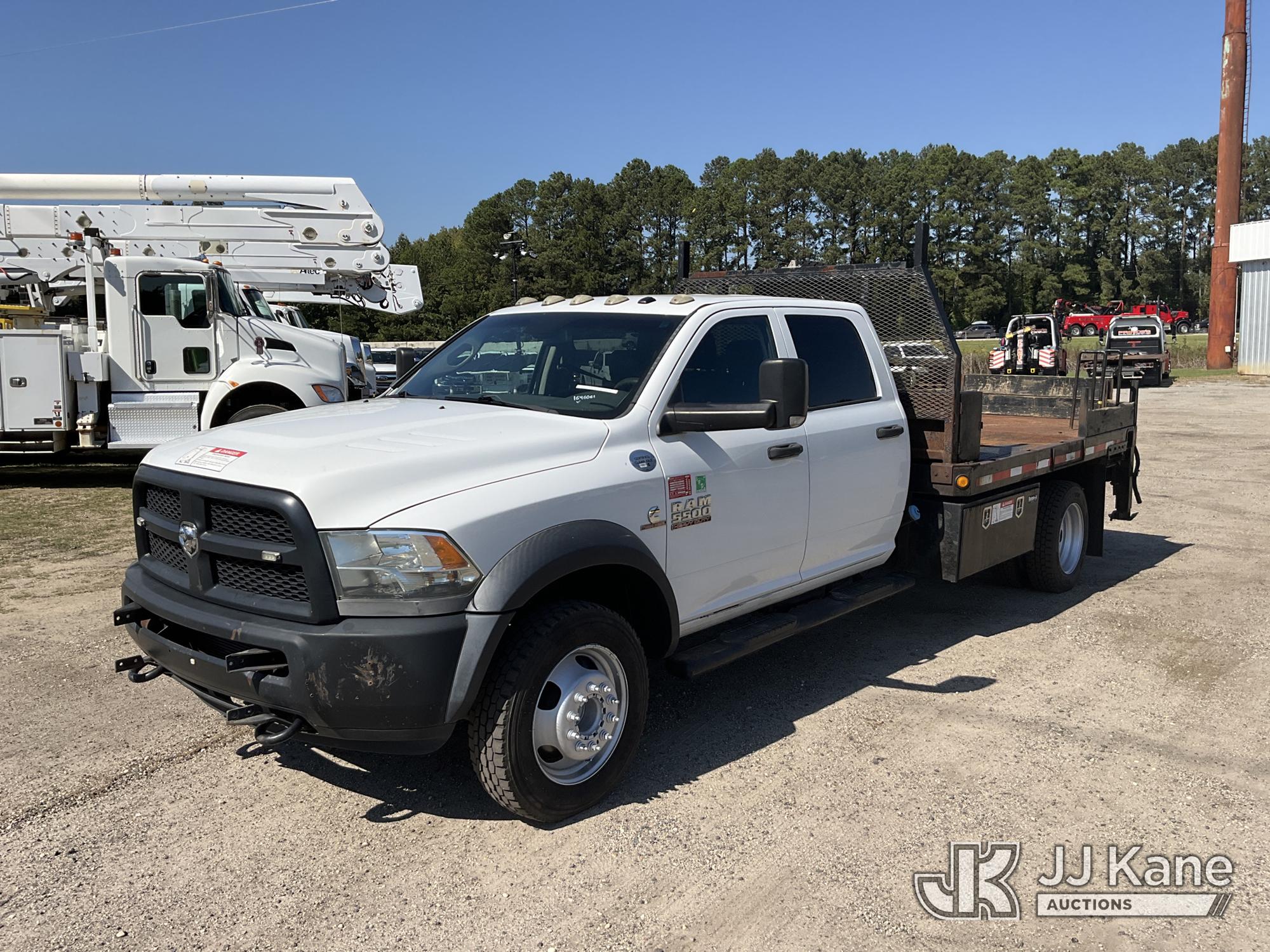 2014 Ram 5500 4x4 Crew-Cab Flatbed Truck (1646061)