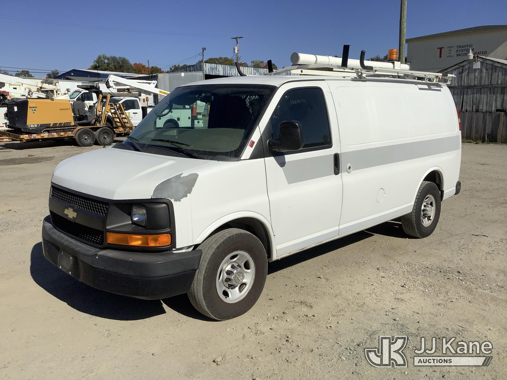2011 Chevrolet Express G2500 Cargo Van (1646274)