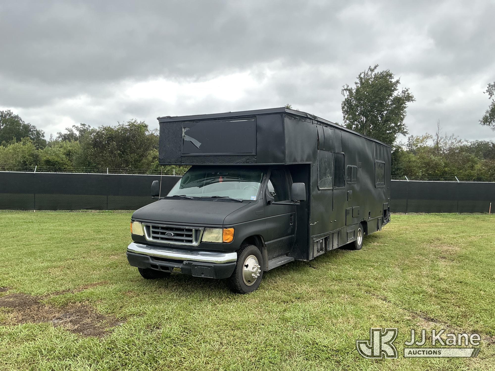 Photo of 2004 Ford Econoline