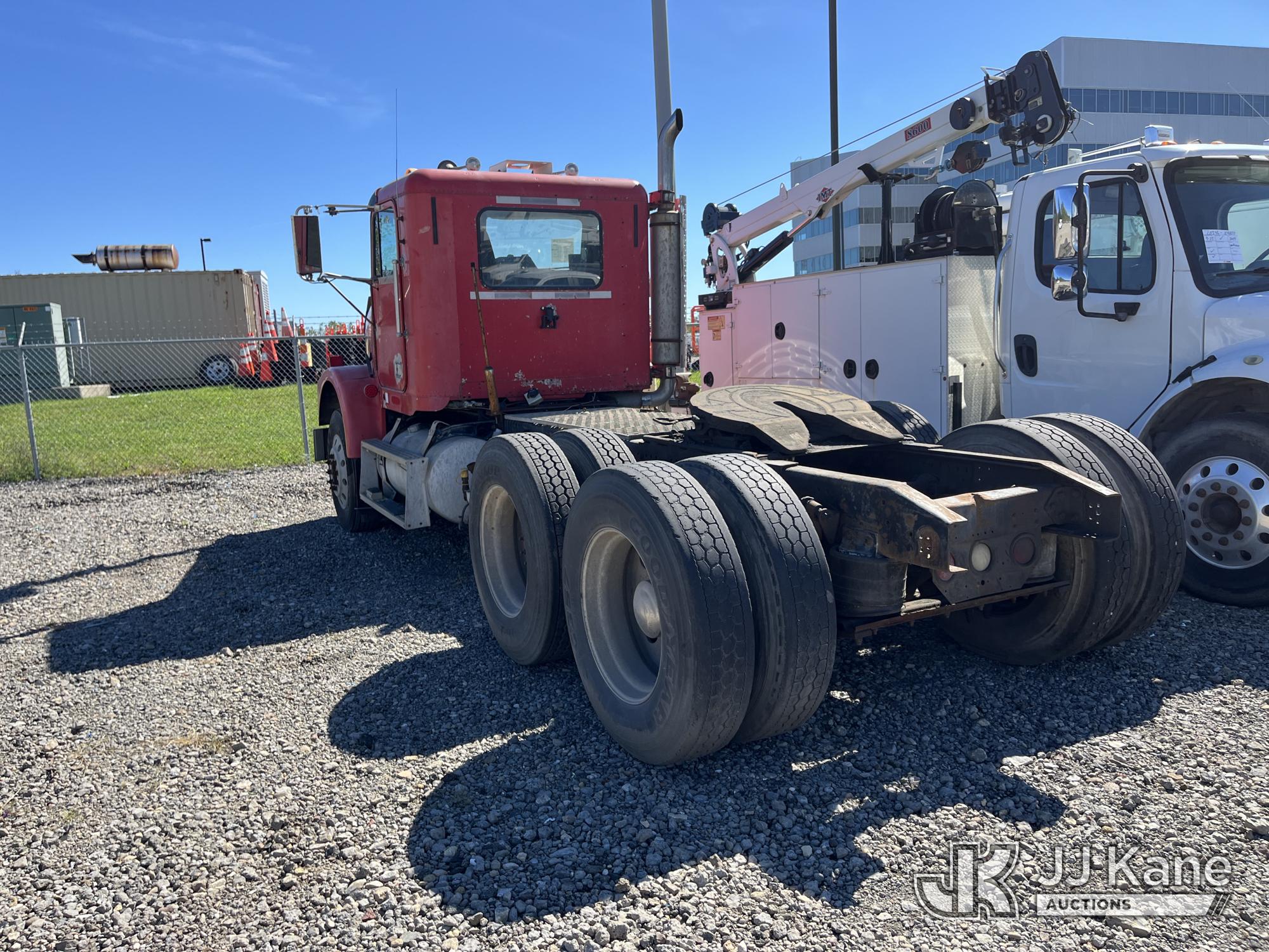 1999 Freightliner FLD120