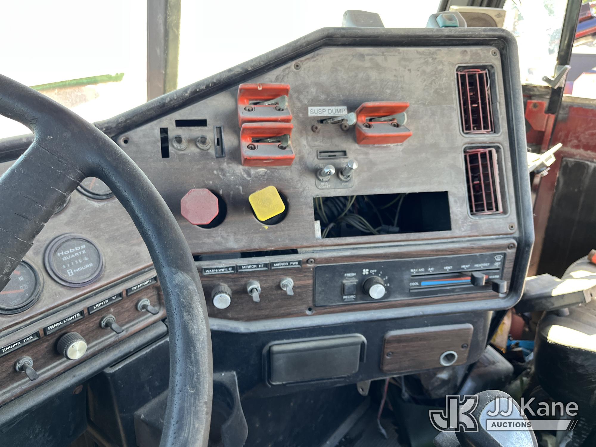 1999 Freightliner FLD120