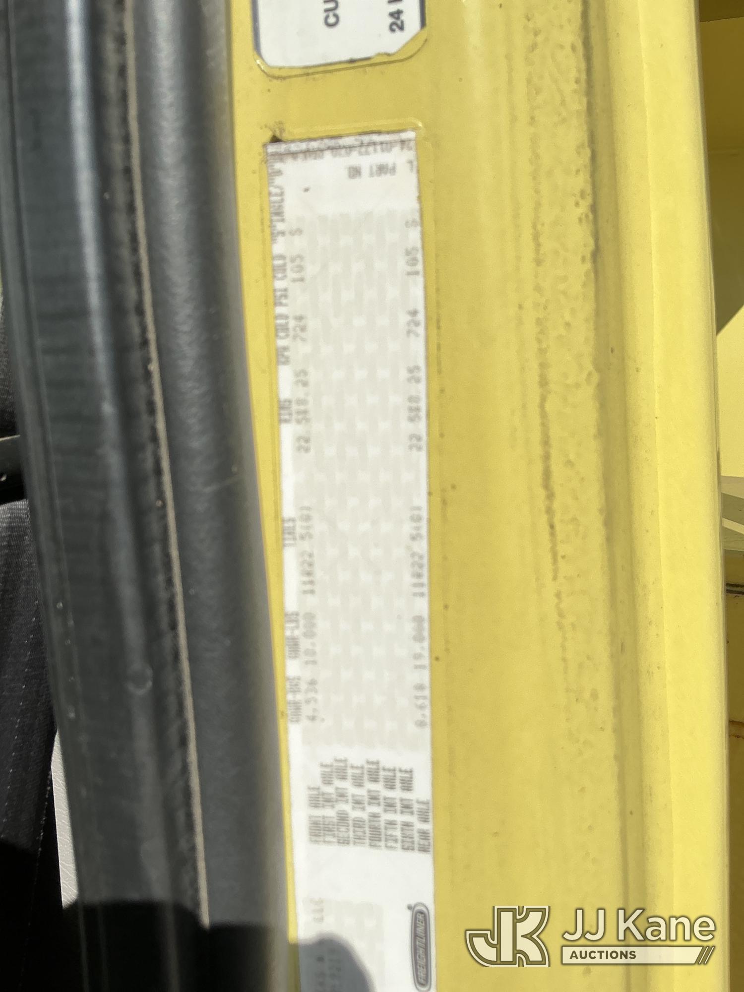 2012 Freightliner M2 106