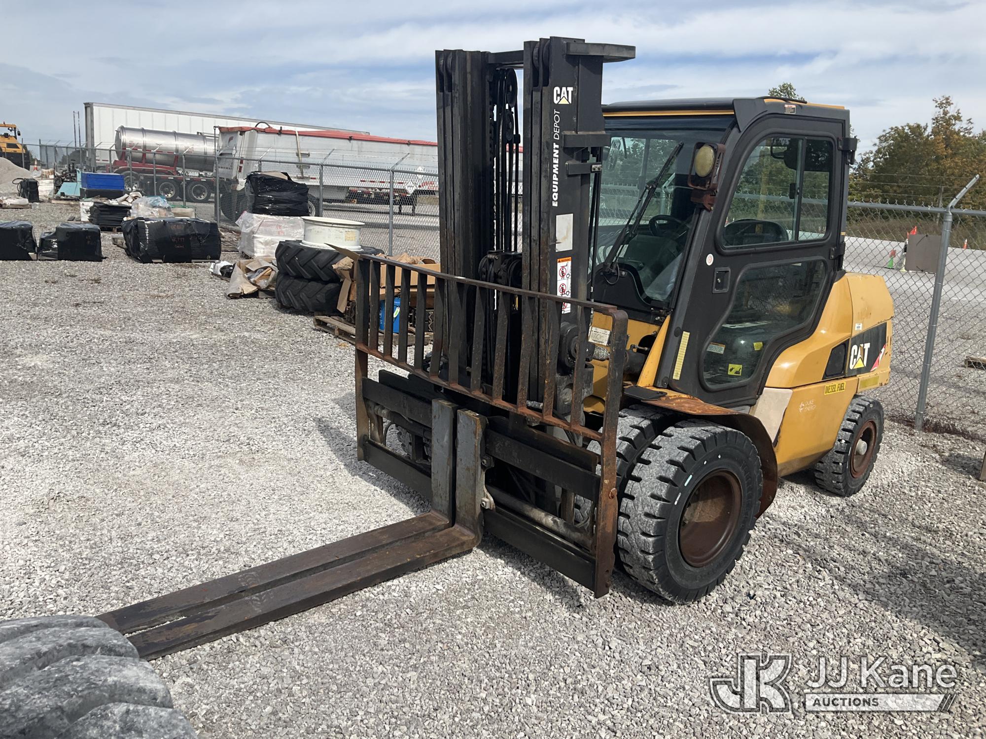 Photo of 2010 Caterpillar DP40KD