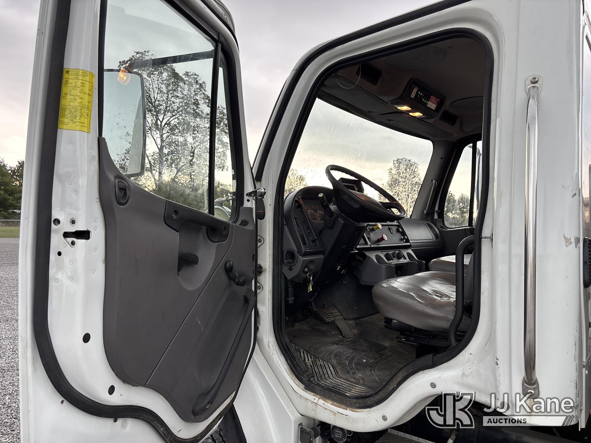 2010 Freightliner M2 106