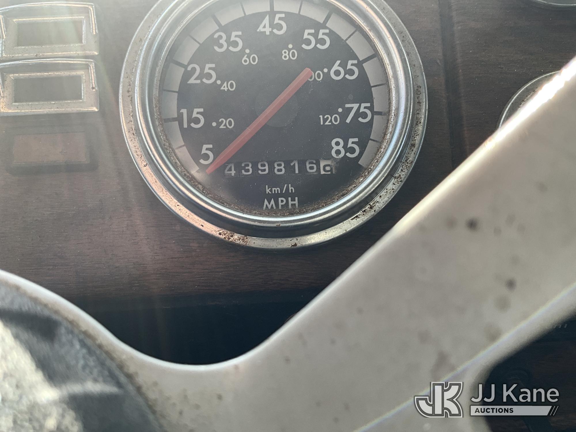 2002 Freightliner FLD120