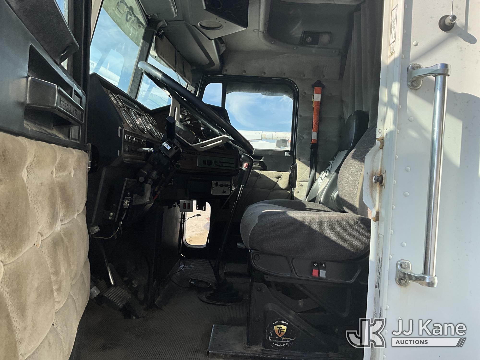 2002 Freightliner FLD120