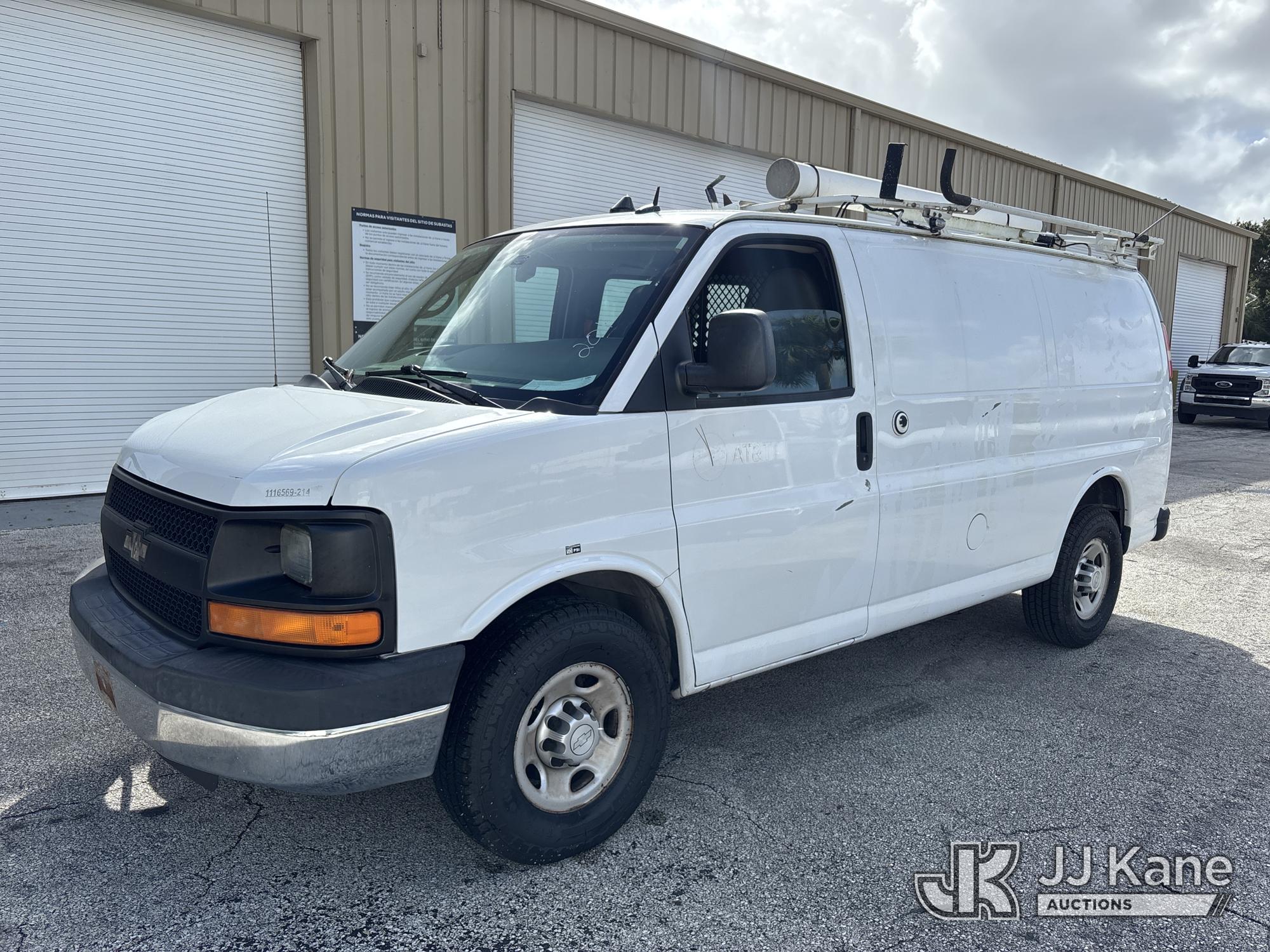 2014 Chevrolet Express G2500 Cargo Van (1647103)
