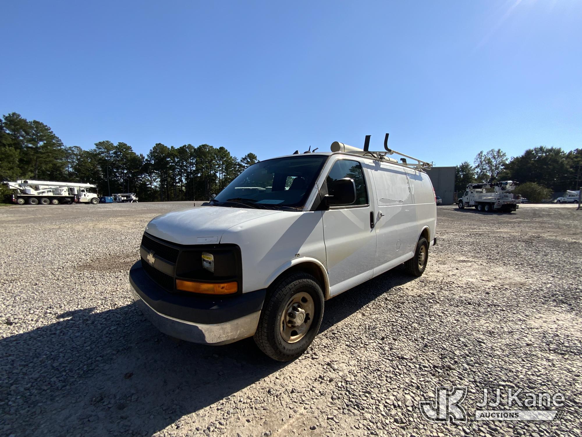 2014 Chevrolet Express G2500 Cargo Van (1647106)