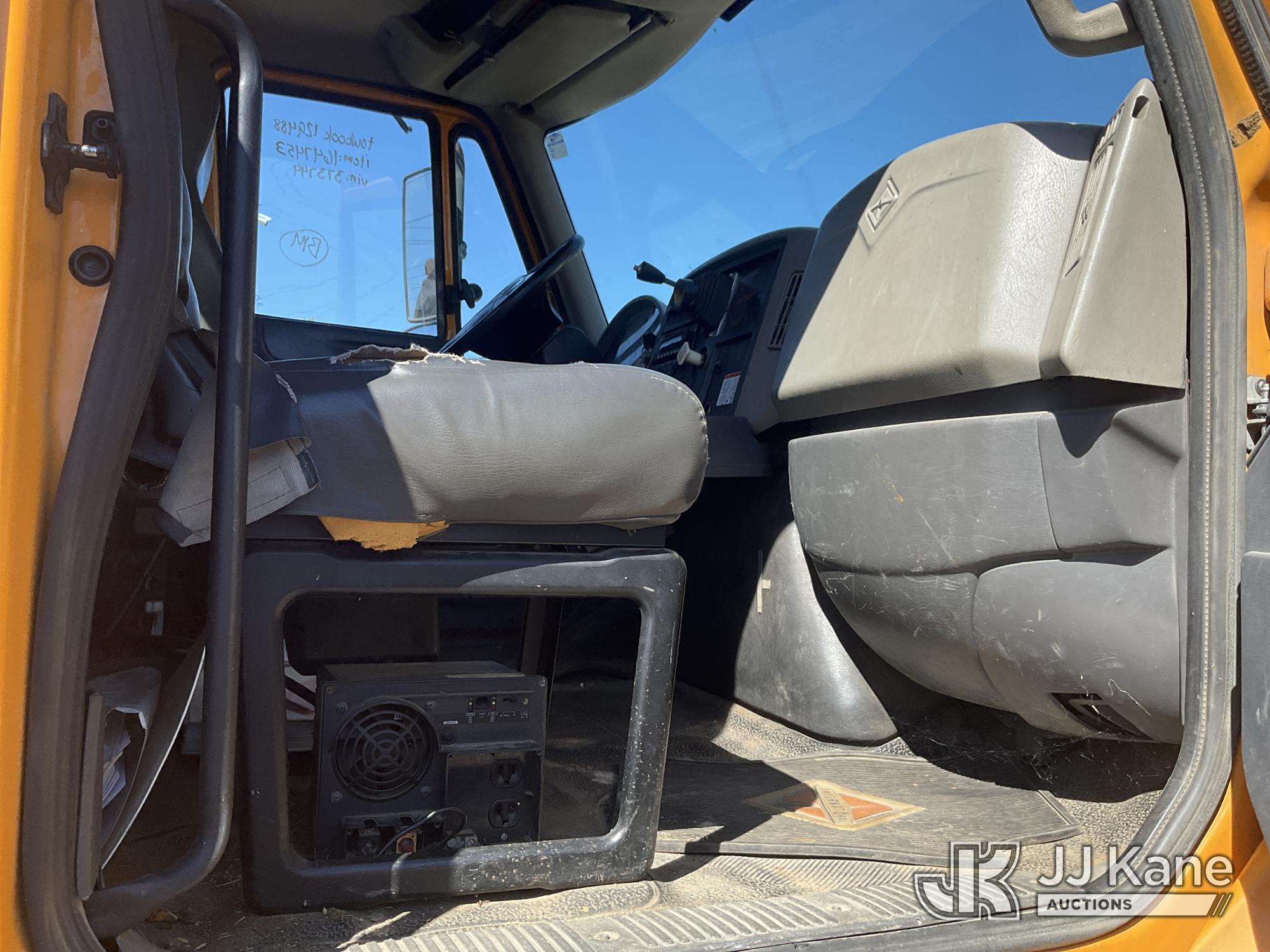 2011 International 7300 4X4