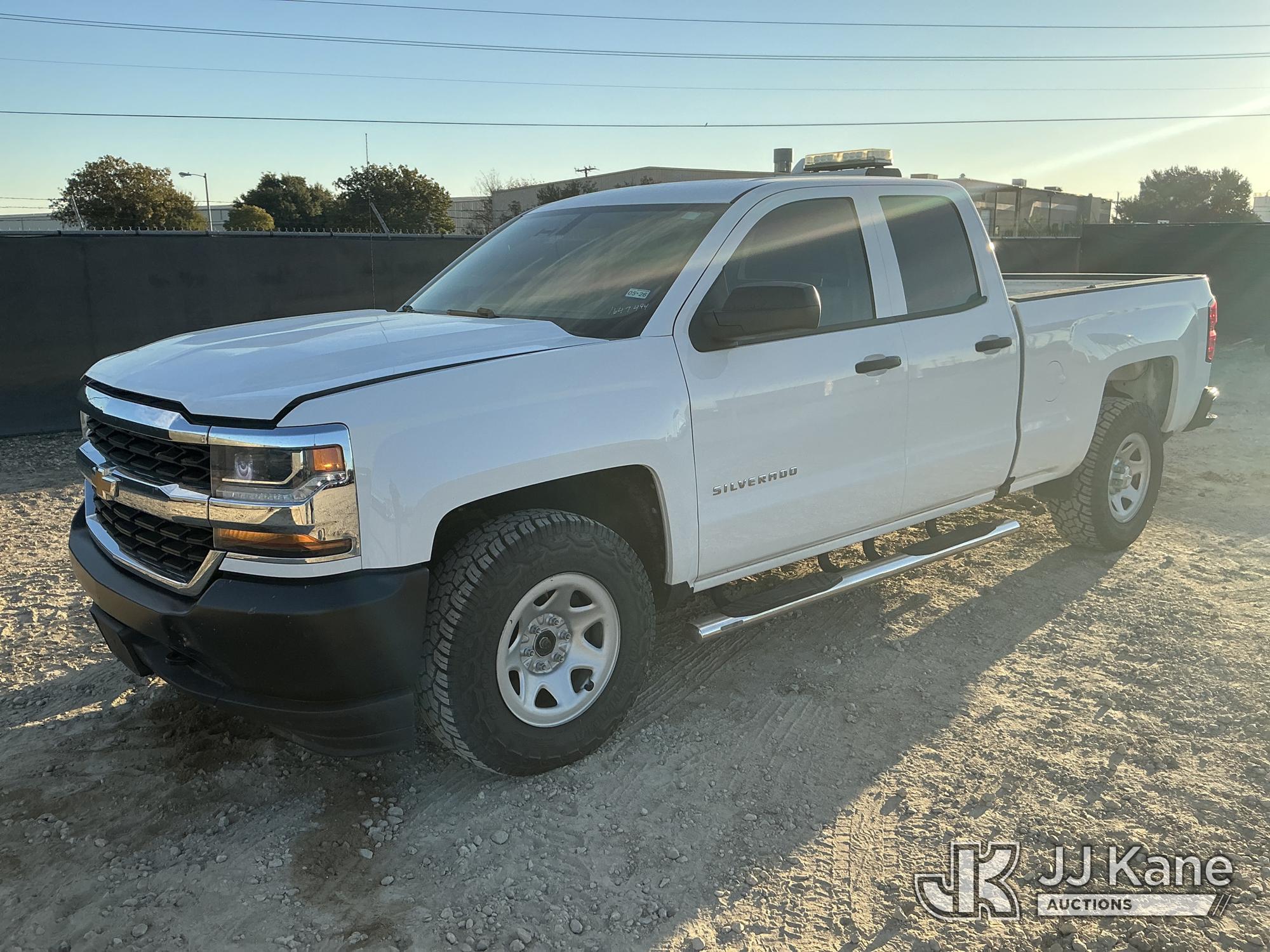 2019 Chevrolet Silverado 1500 Extended-Cab Pickup Truck (1647494)