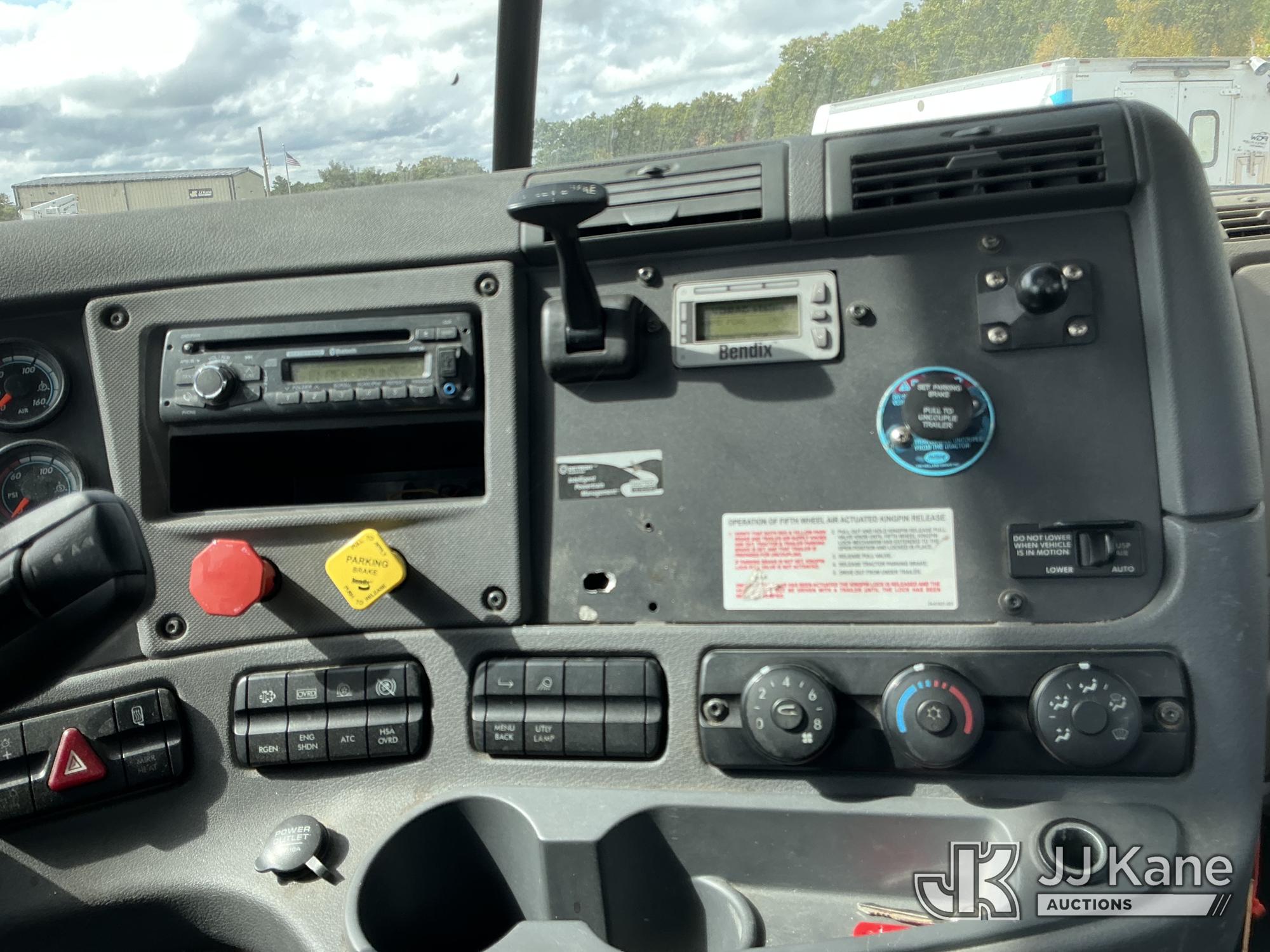 2016 Freightliner CASCADIA 125