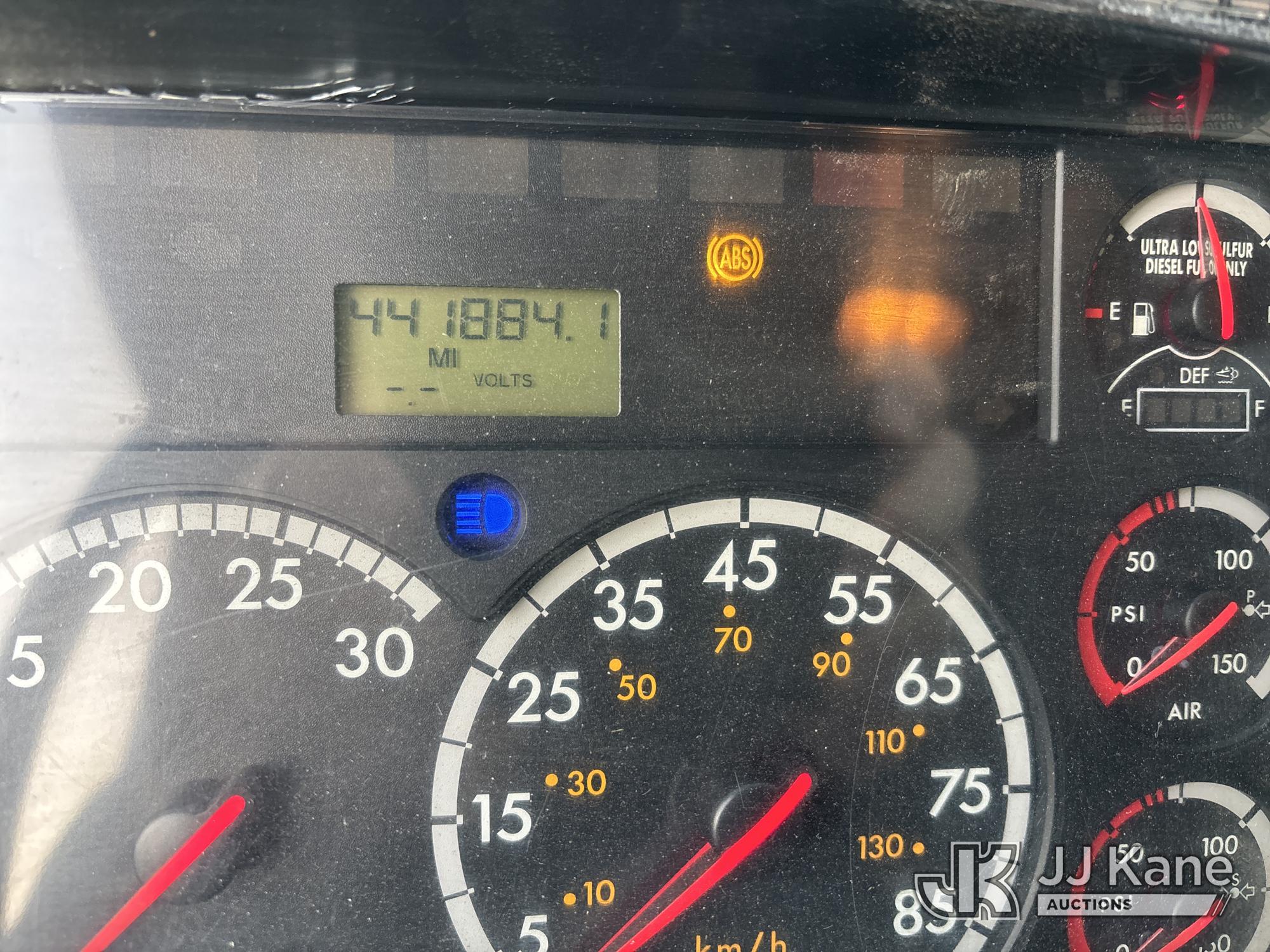 2012 Freightliner M2 106