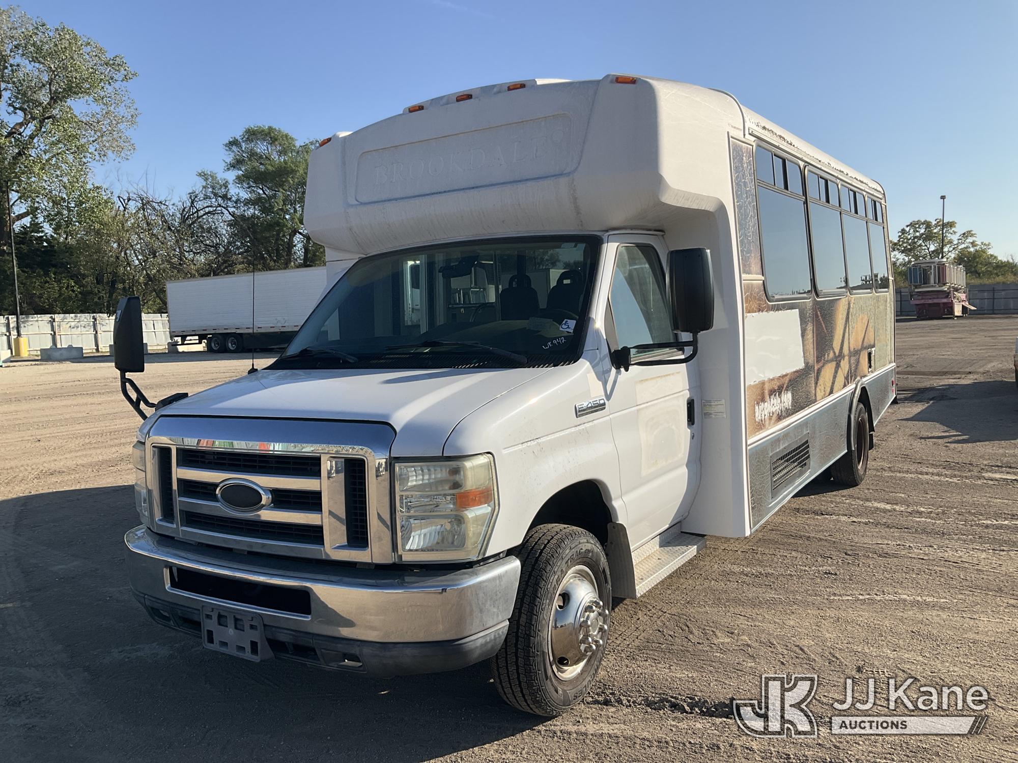 2015 Ford Econoline Passenger Bus (1647942)
