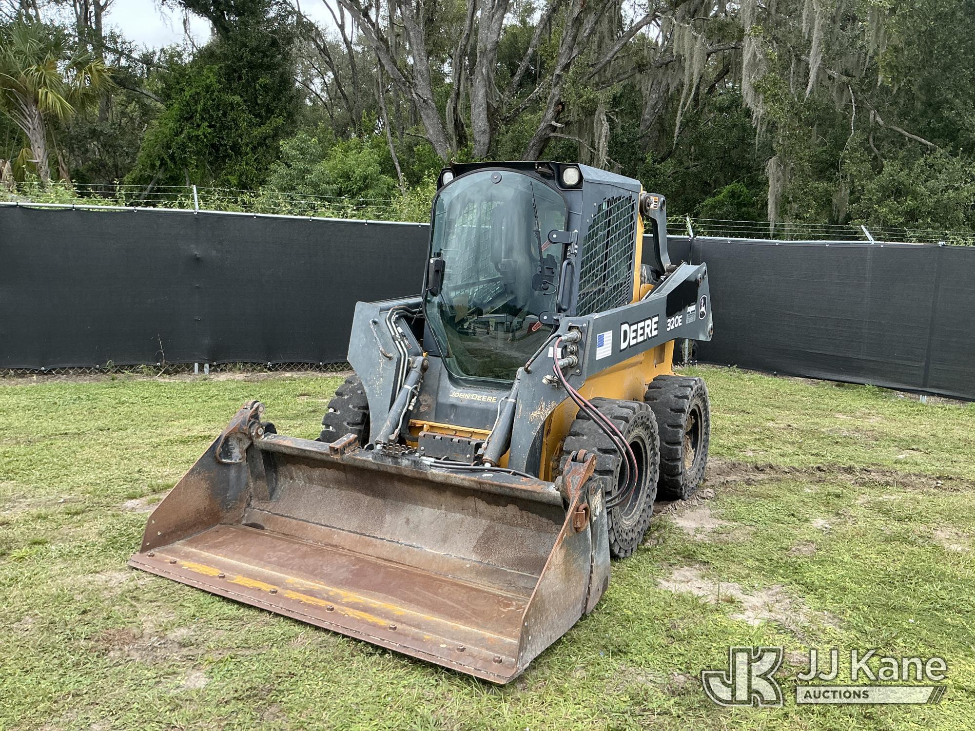 Photo of 2017 John Deere 320E