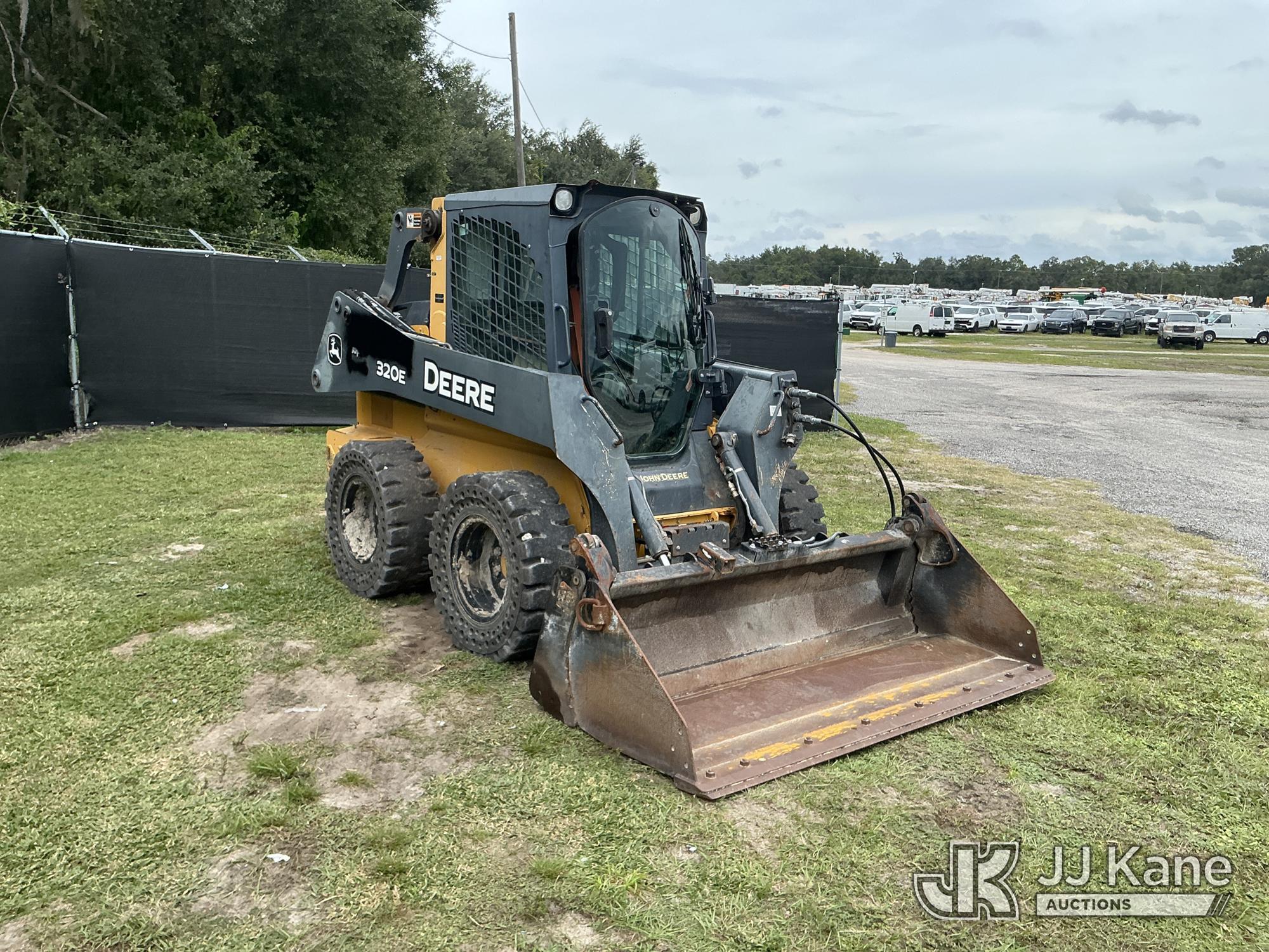 2017 John Deere 320E
