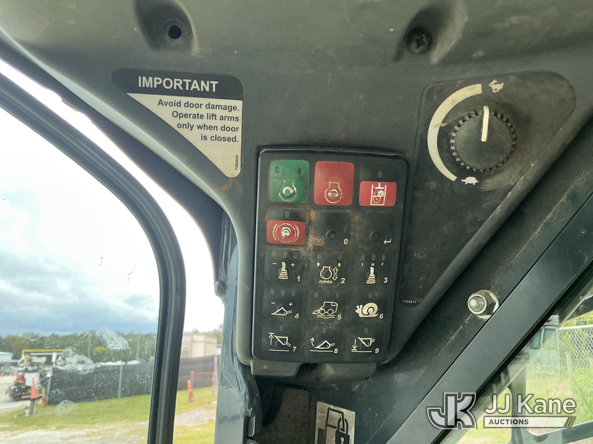 2017 John Deere 320E
