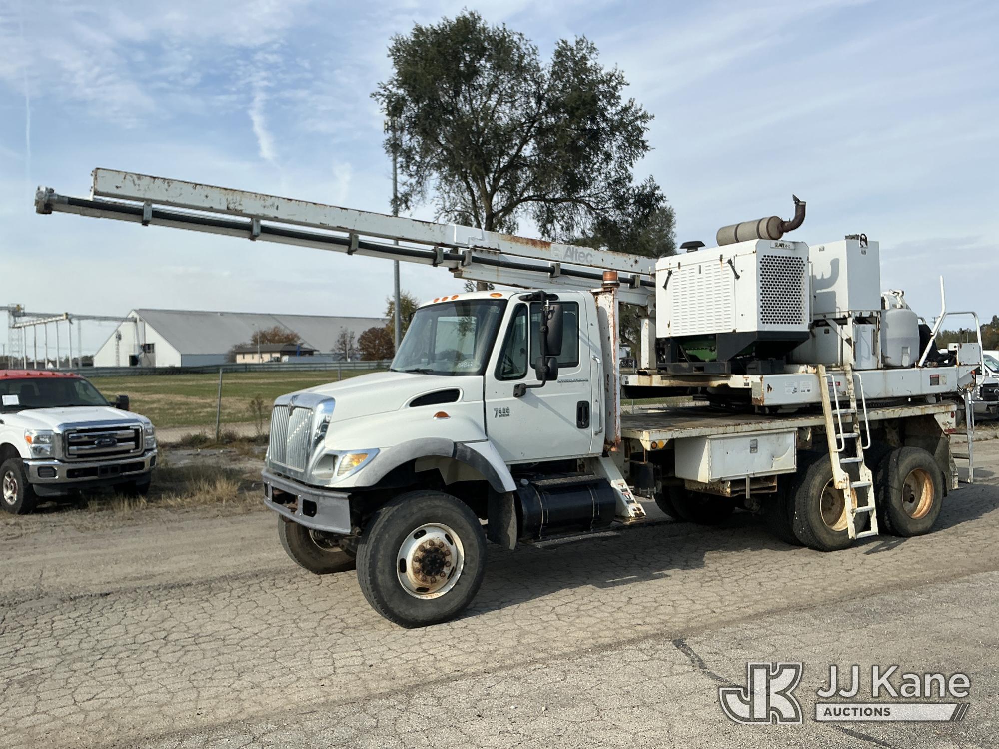 Altec HD35A-30 Pressure Digger On 2004 International 7400 T/A Flatbed Truck (1648062)