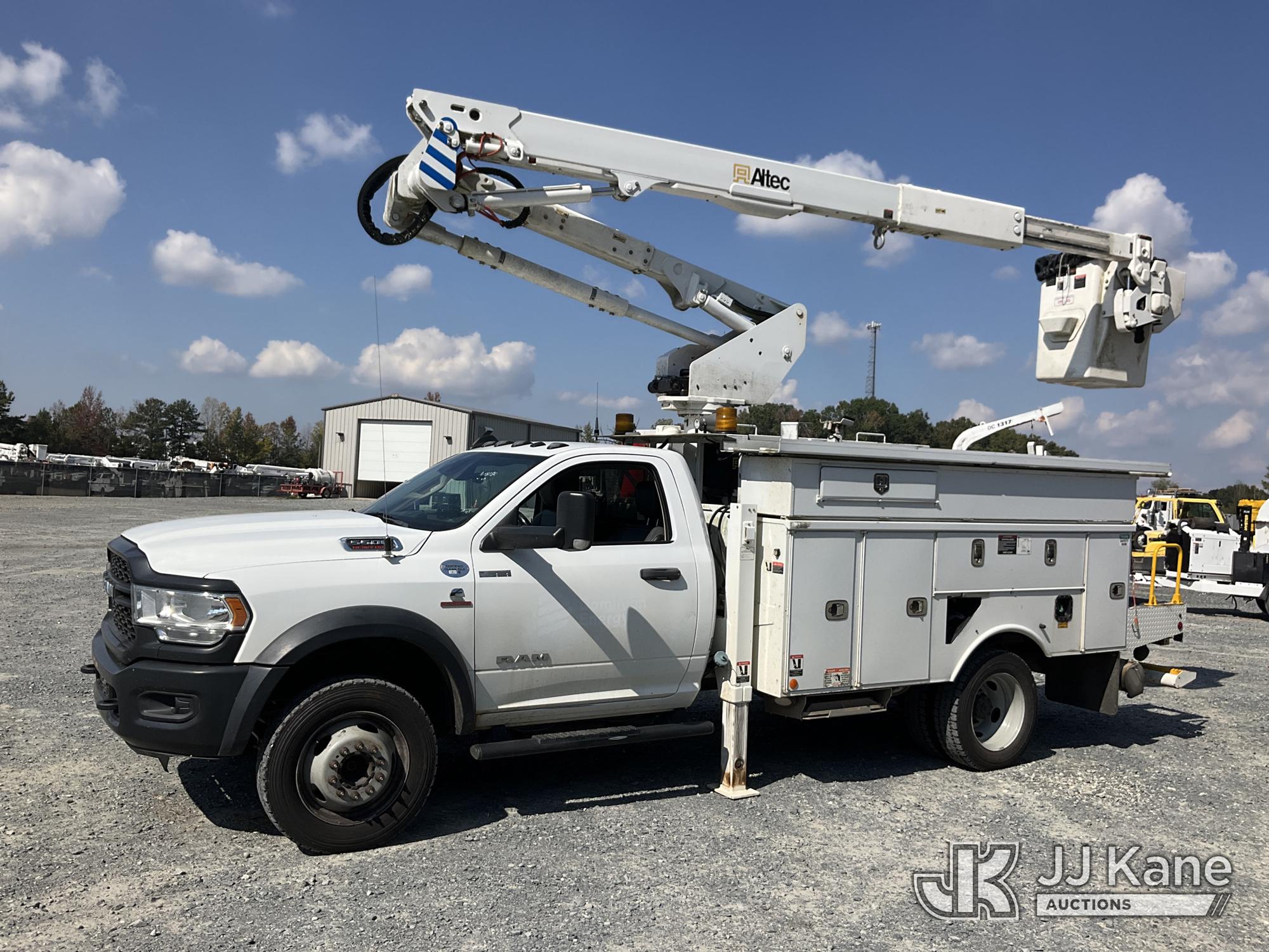 Altec AT40G Articulating & Telescopic Bucket Truck On 2020 RAM 5500 4X4 Service Truck (1648180)