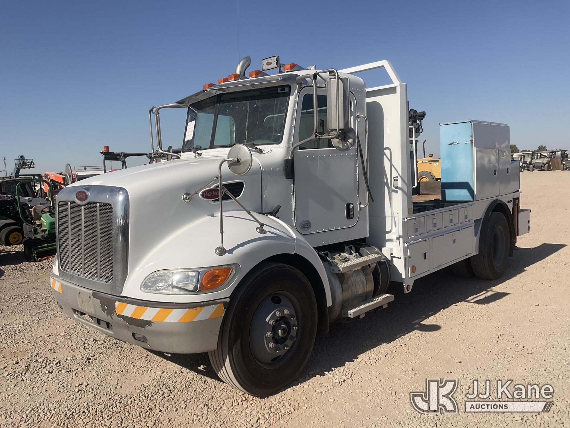 Photo of 2013 Peterbilt 337