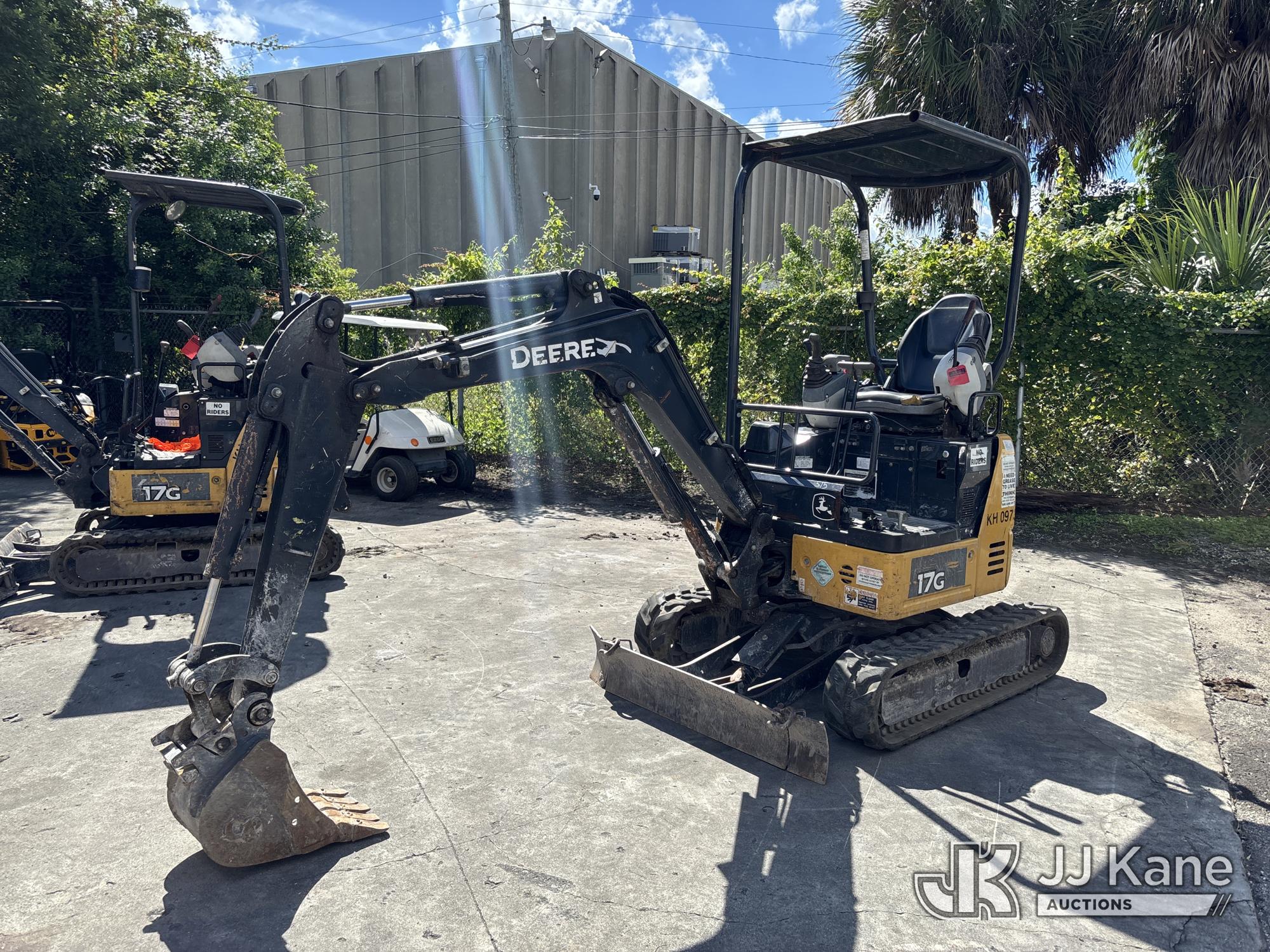 Photo of 2019 John Deere 17G