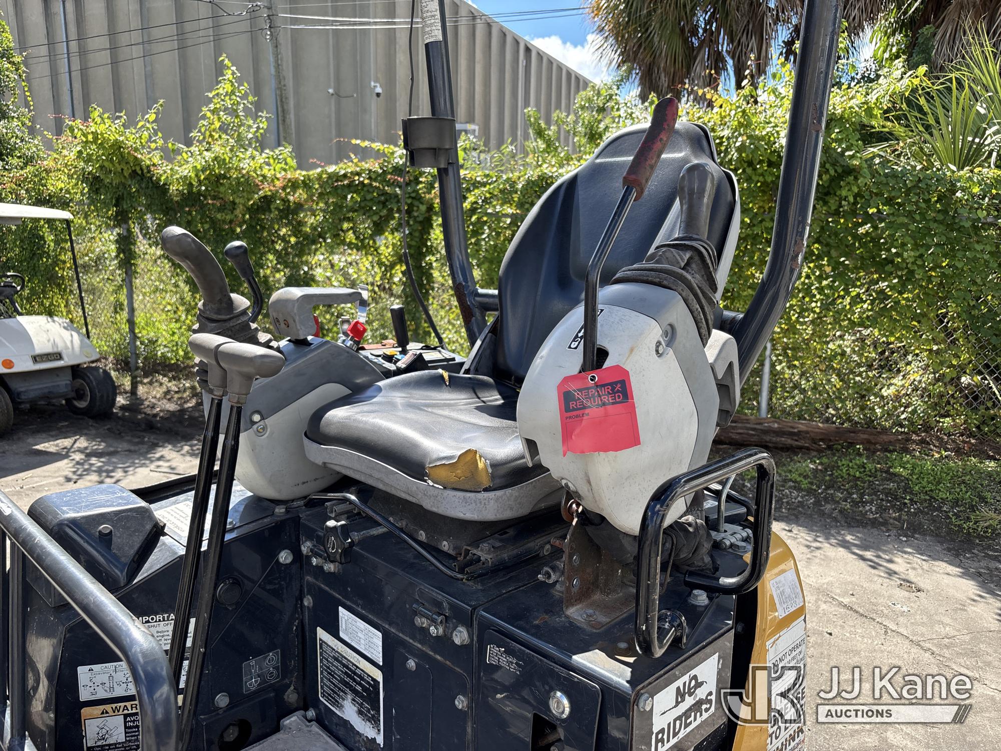 2019 John Deere 17G