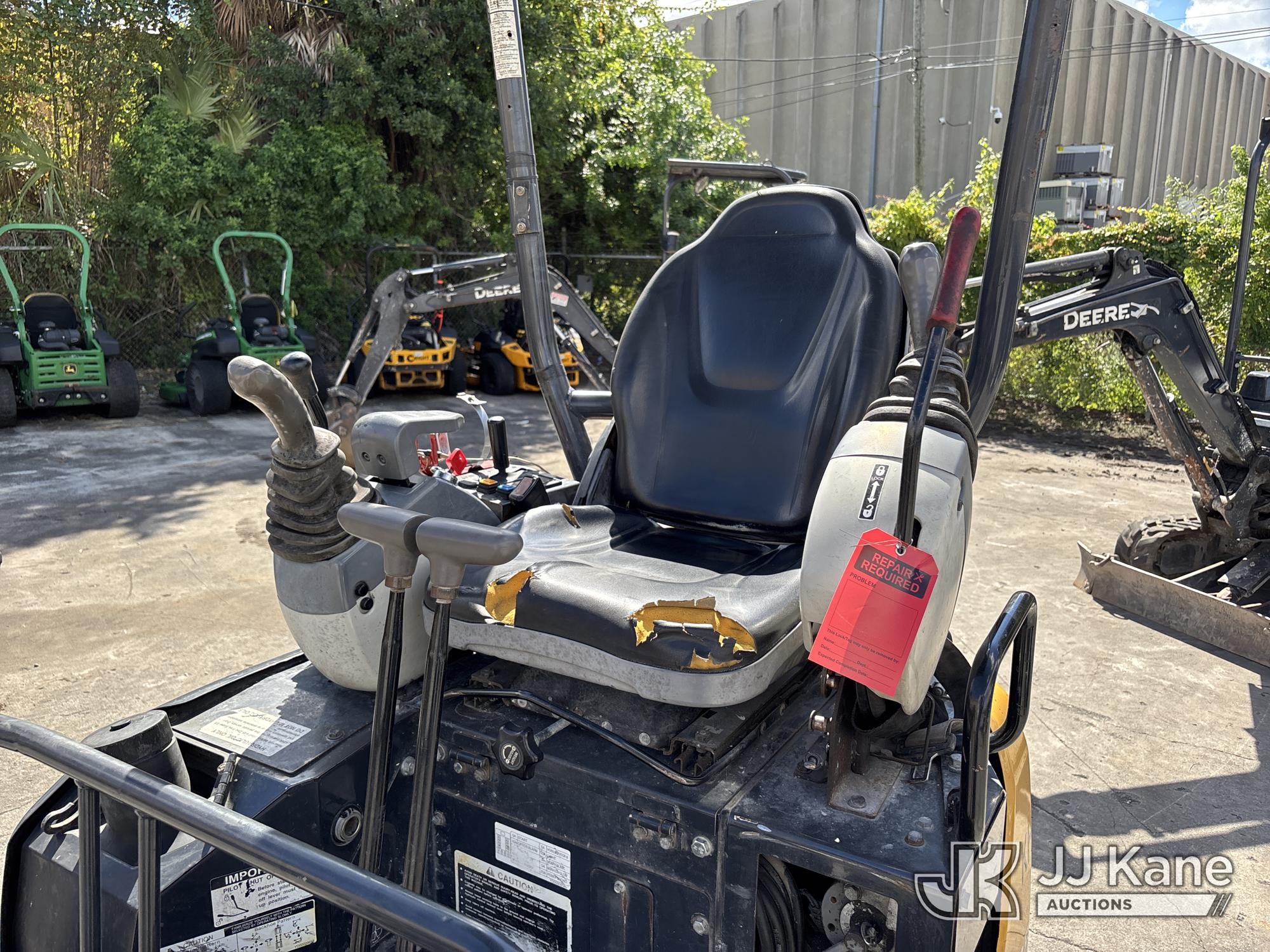 2018 John Deere 17G