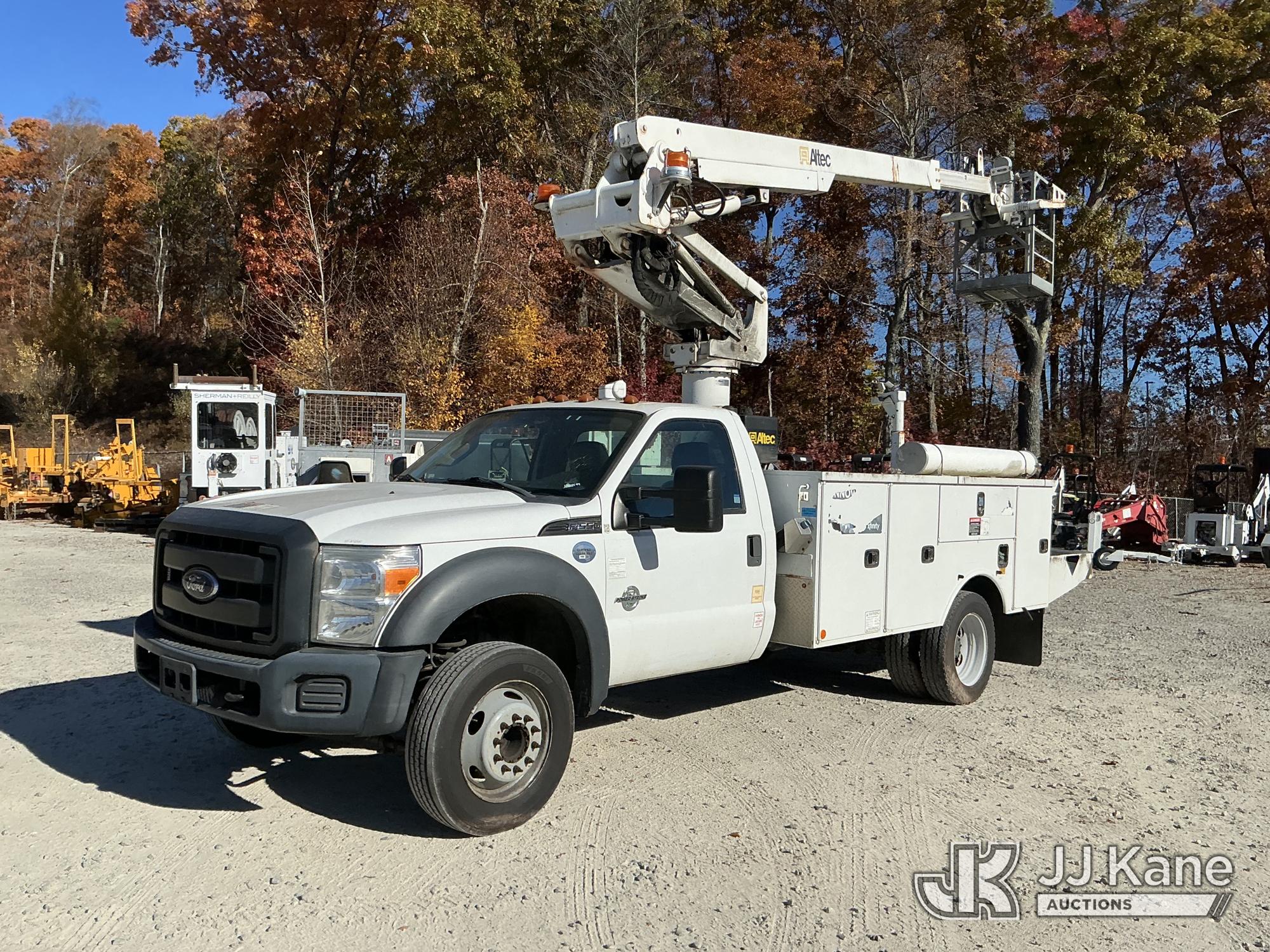 Altec AT235-P Telescopic Non-Insulated Cable Placing Bucket Truck On 2016 Ford F-550 (1648544)