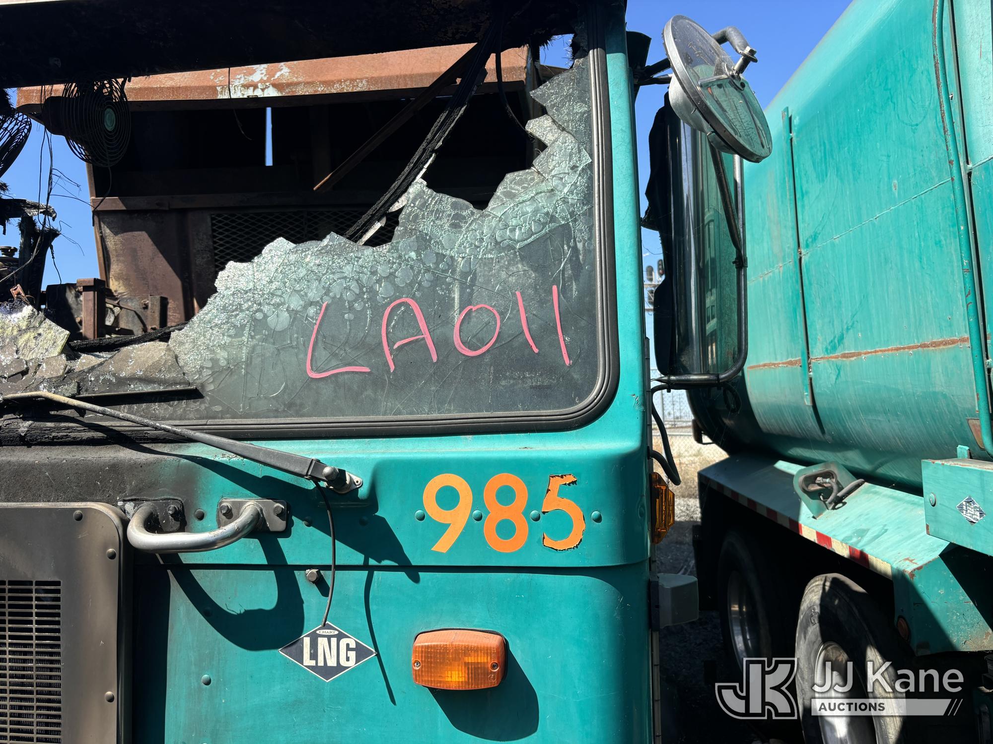Photo of 2009 Peterbilt 320