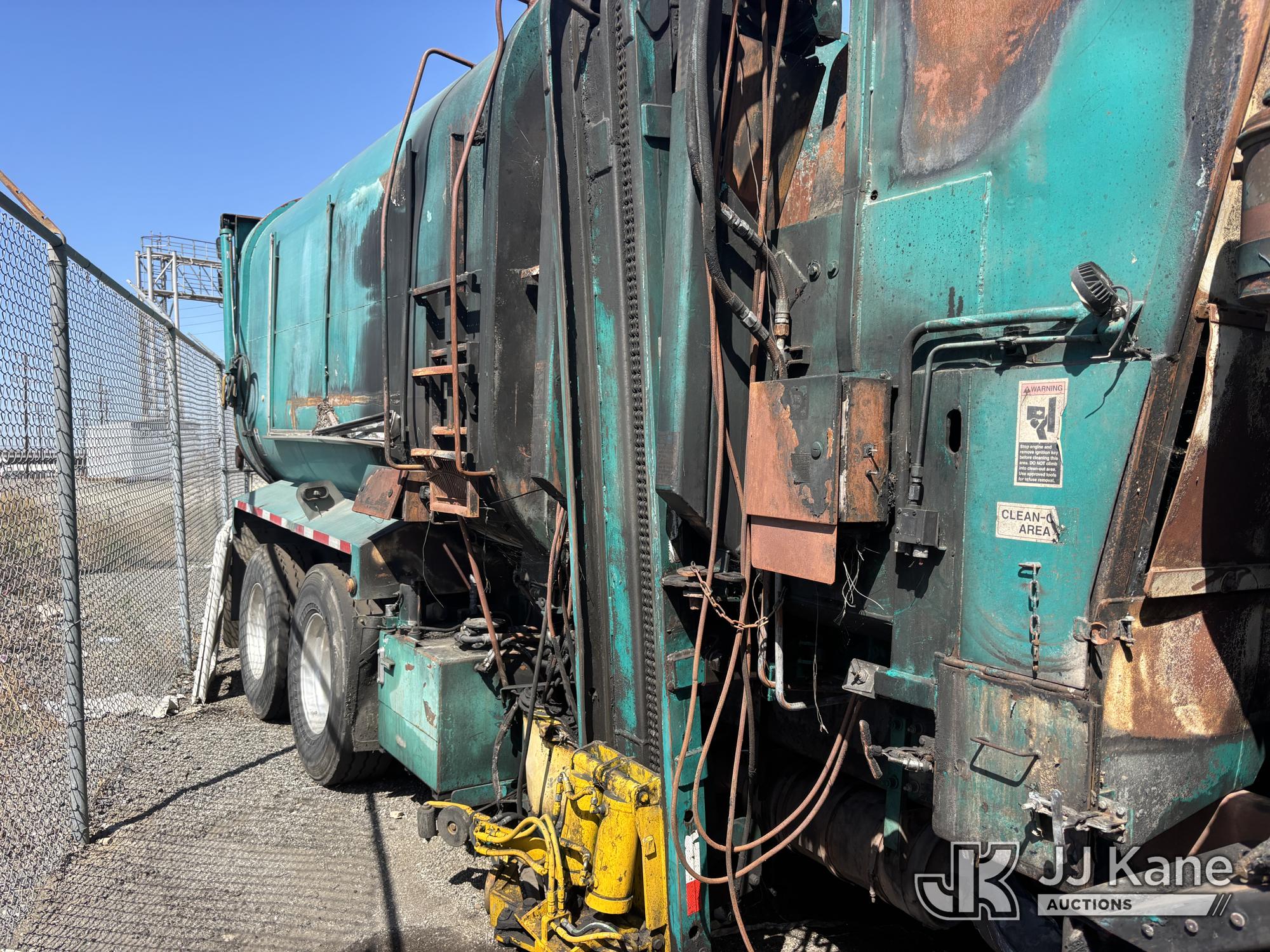 2009 Peterbilt 320