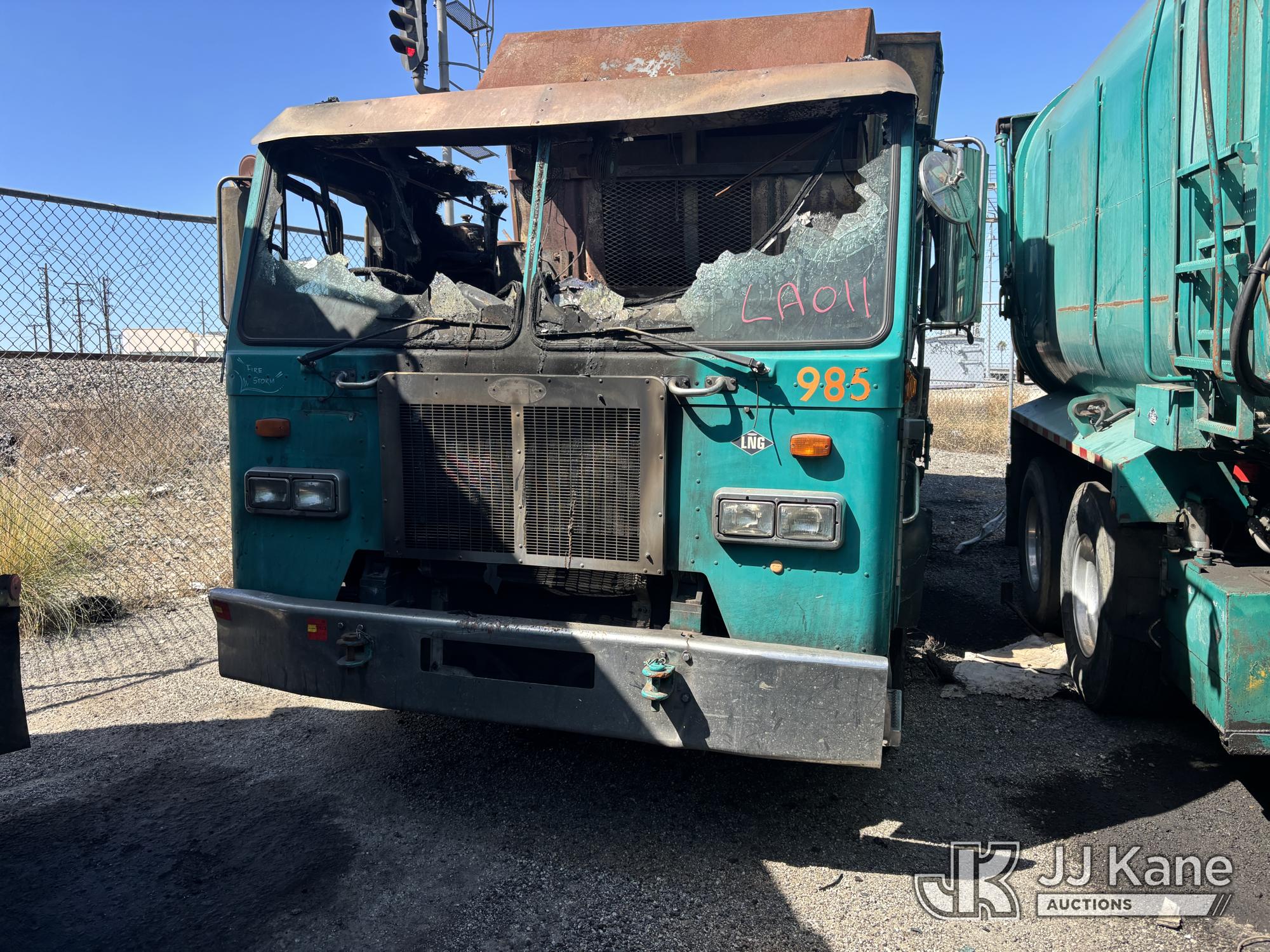 2009 Peterbilt 320