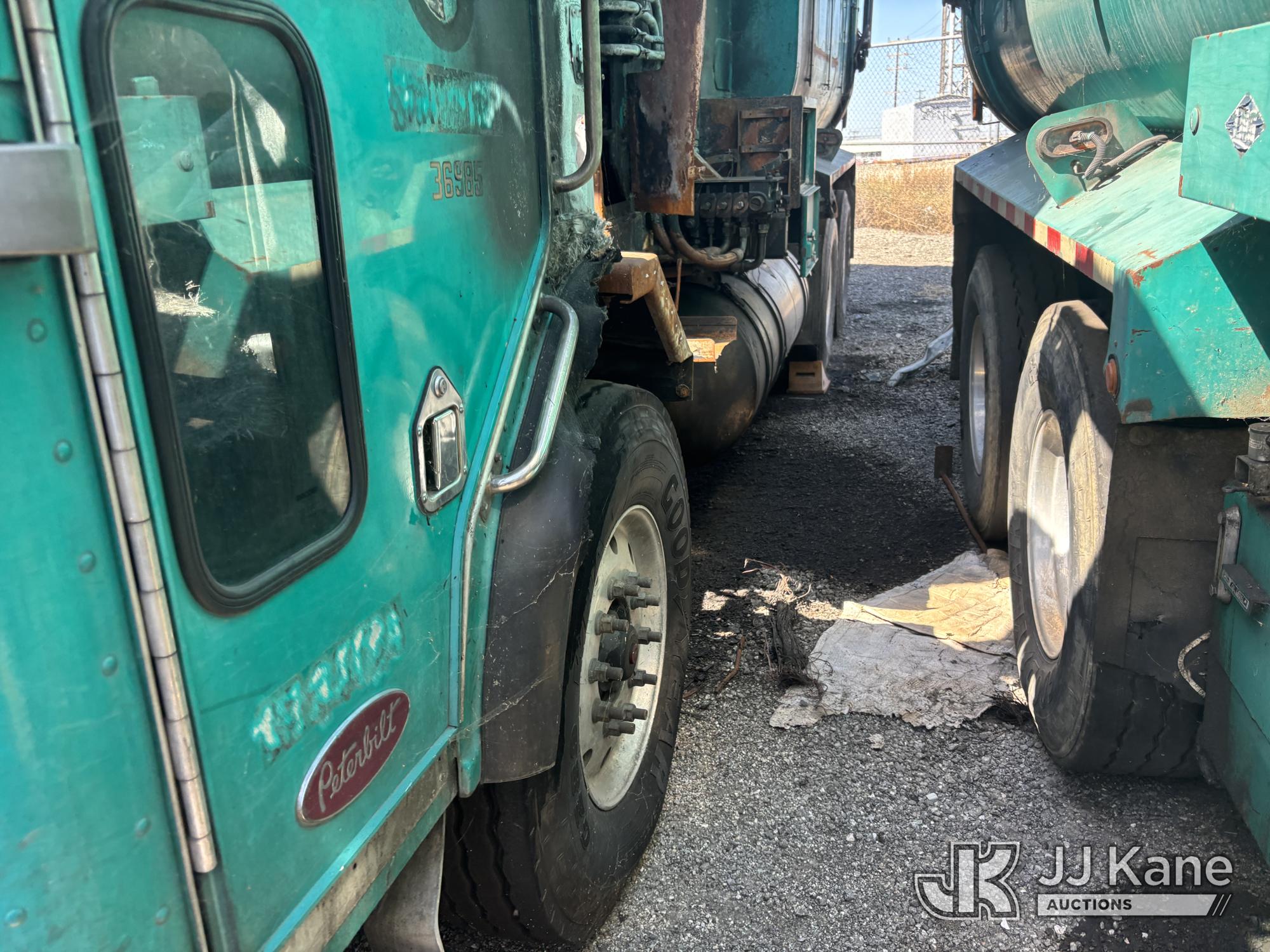 2009 Peterbilt 320