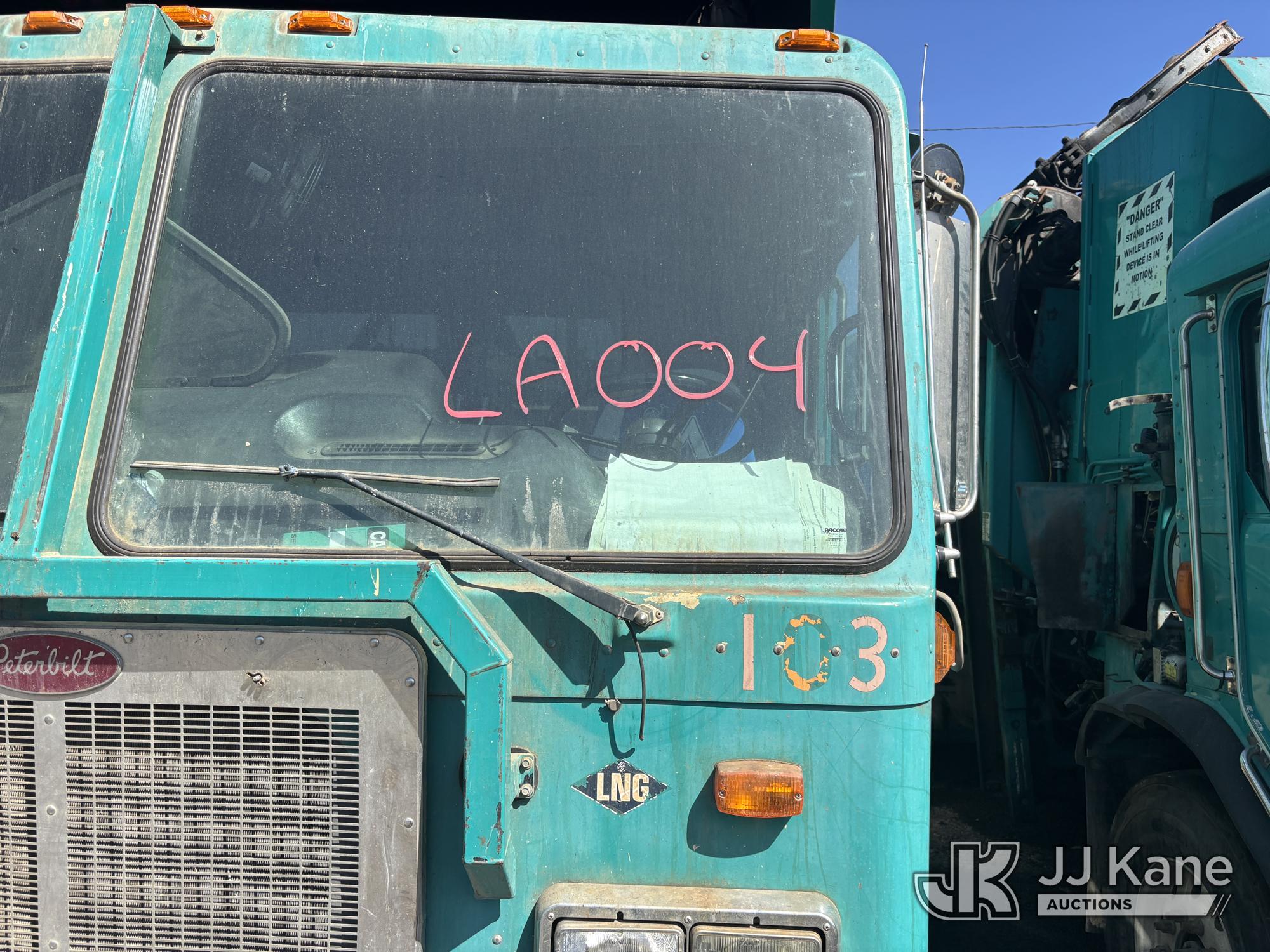 Photo of 2011 Peterbilt 320