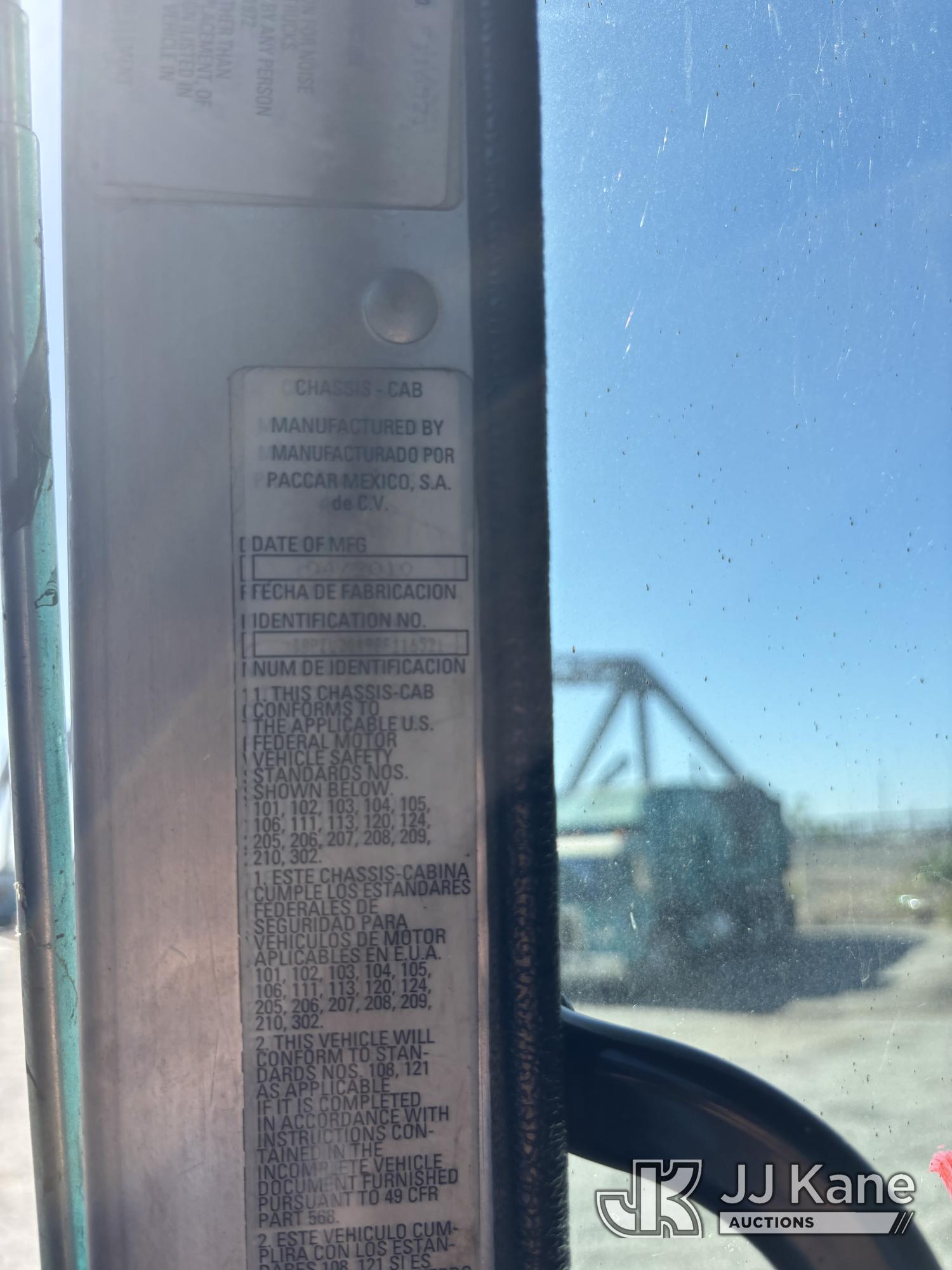 2011 Peterbilt 320