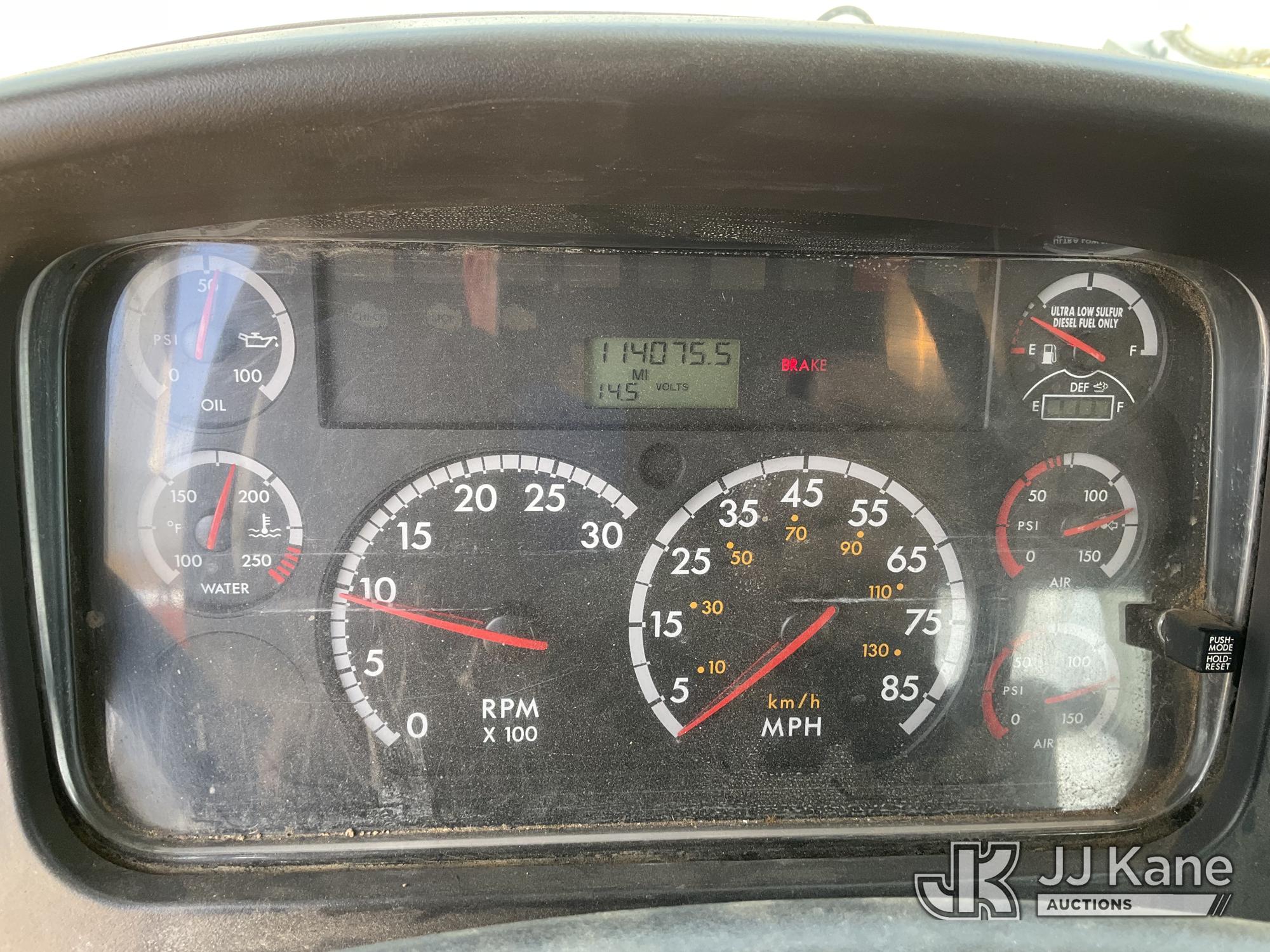 2013 Freightliner M2 106