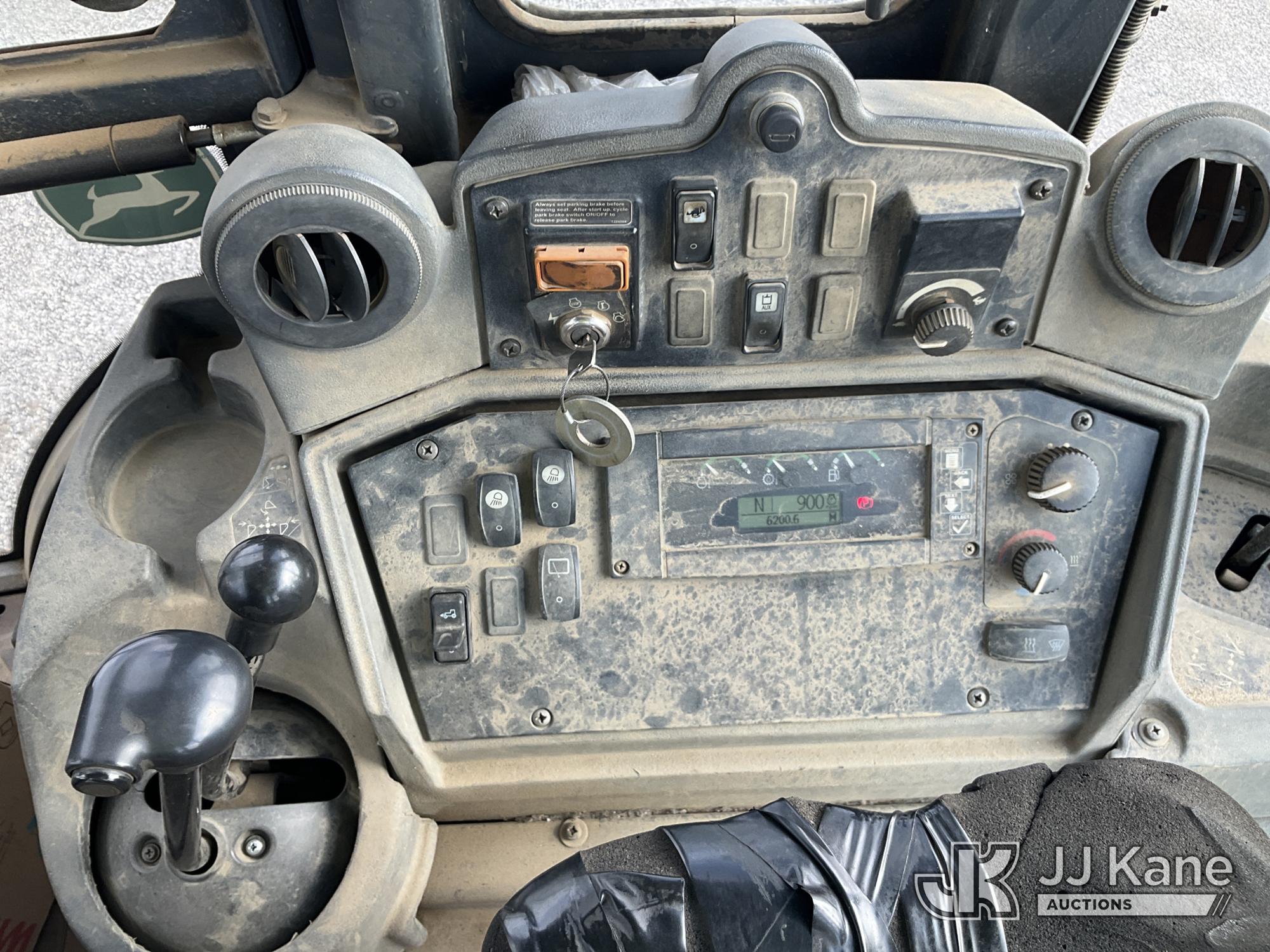 2010 John Deere 410J 4X4