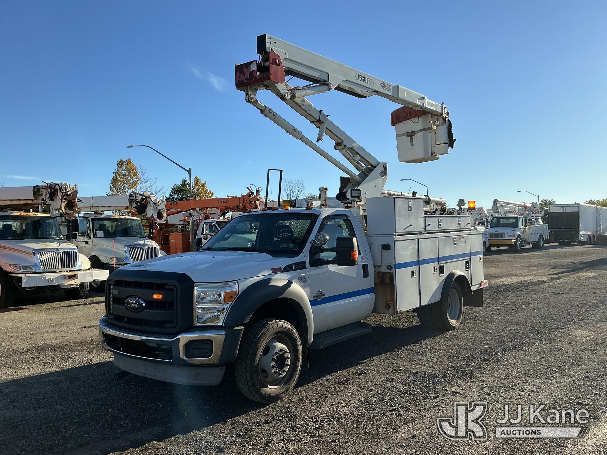 Versalift SST40EIH-01 Articulating & Telescopic Bucket Truck On 2014 Ford F550 4x4 Service Truck (1648775)