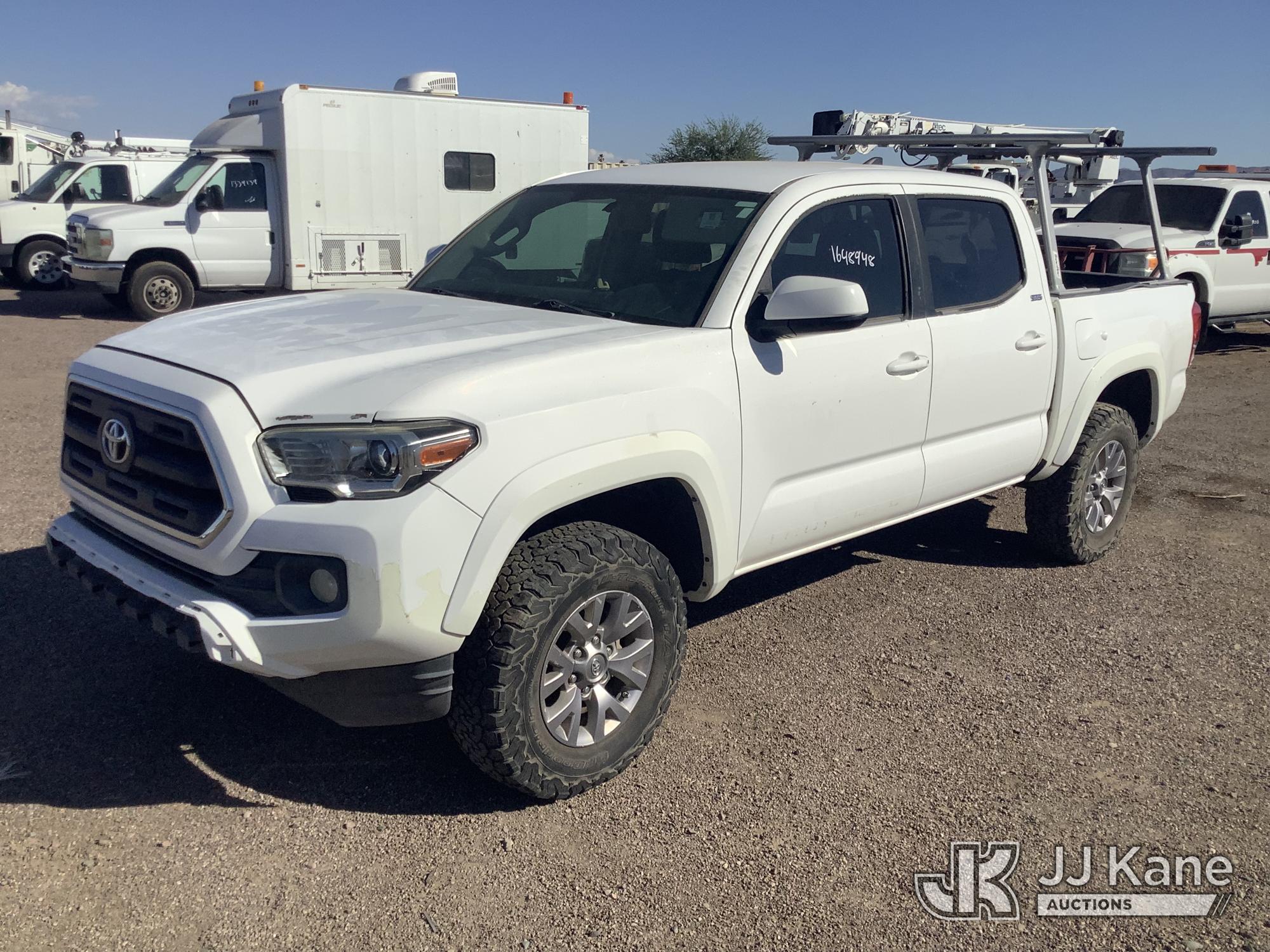 2017 Toyota Tacoma Crew-Cab Pickup Truck (1648948)