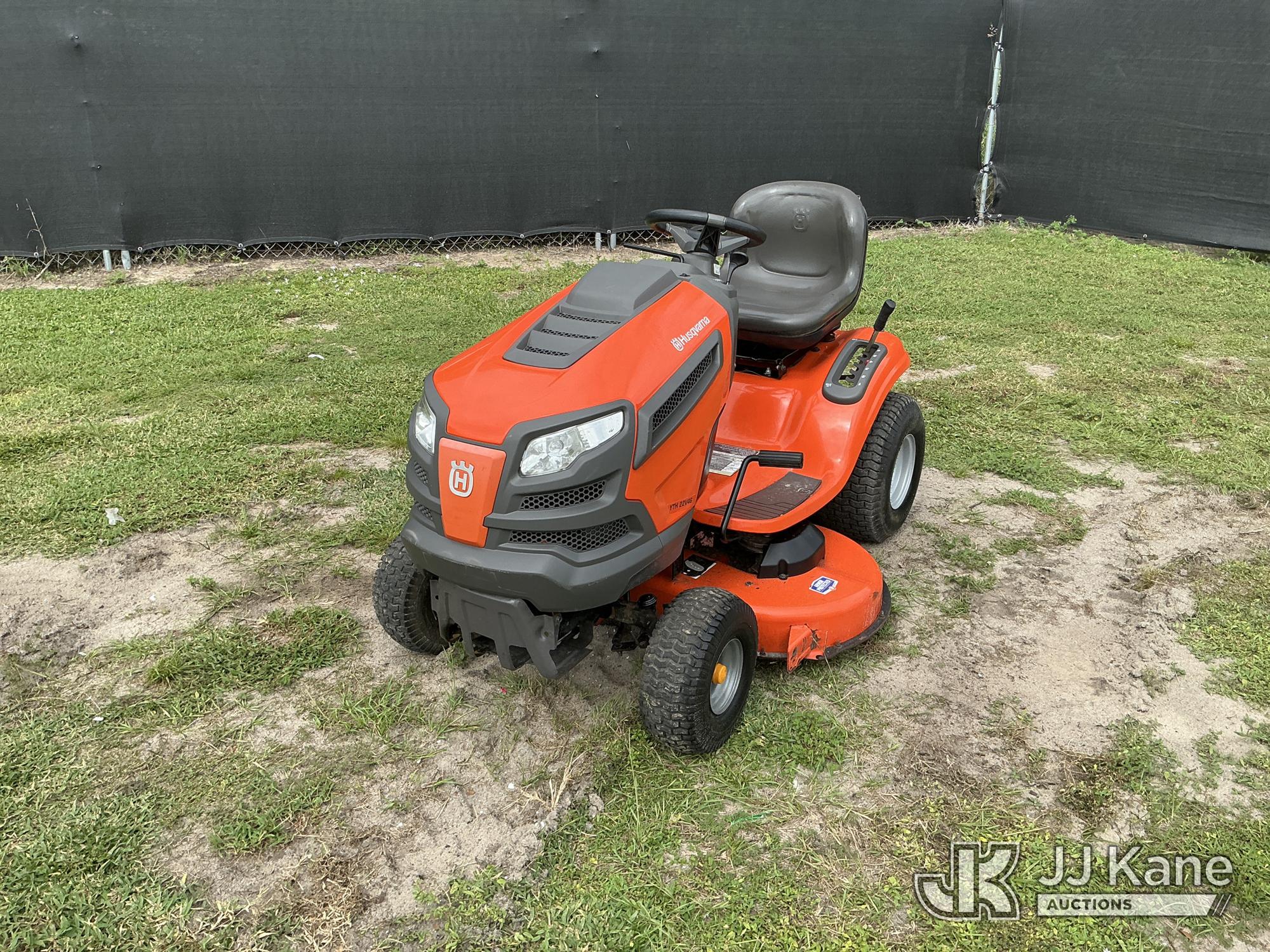 Photo of Husqvarna YTH22V46