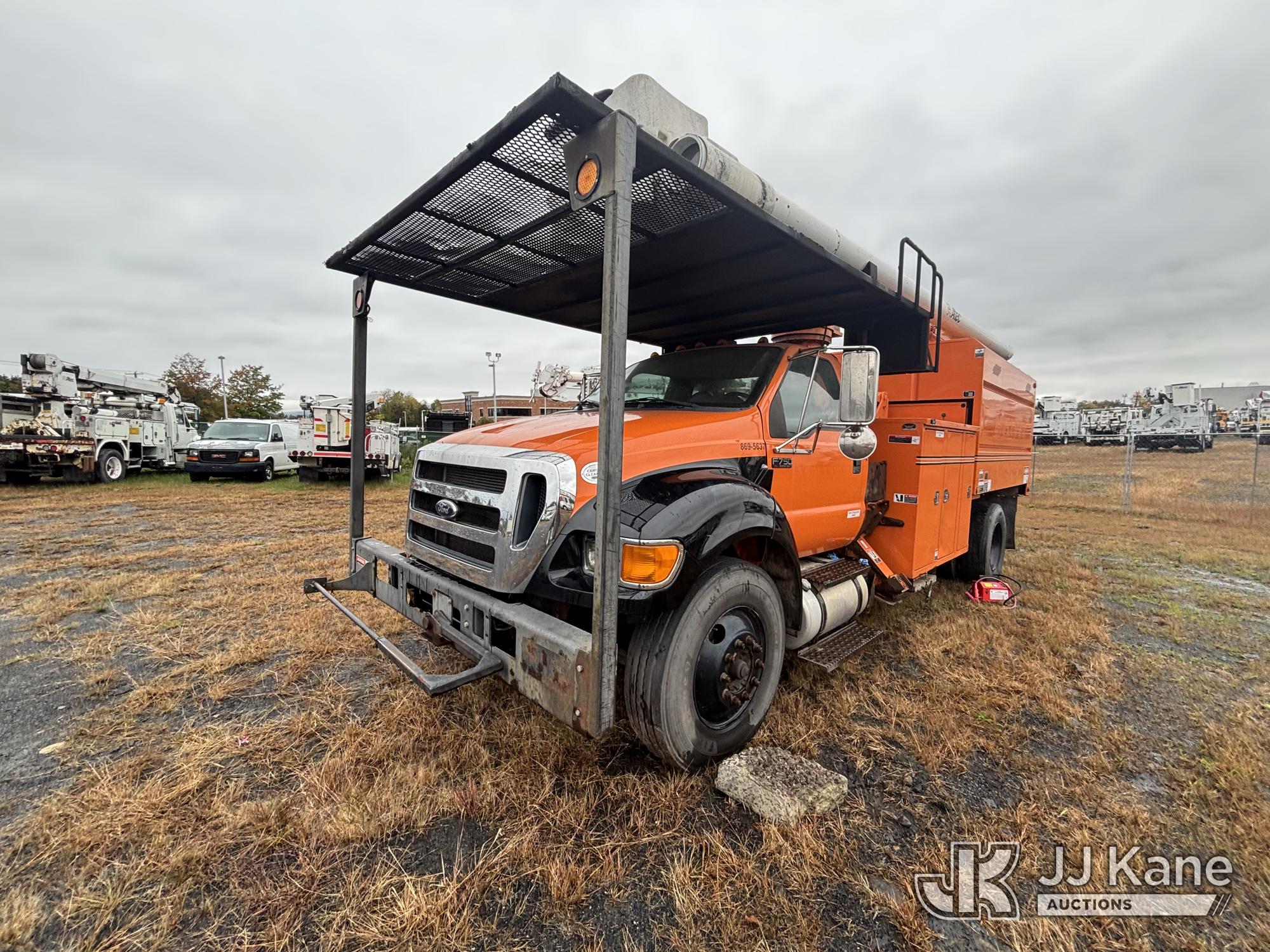 Altec LR760E70 Over-Center Elevator Bucket Truck On 2015 Ford F-750 4x2 Chipper Dump Truck (1649464)