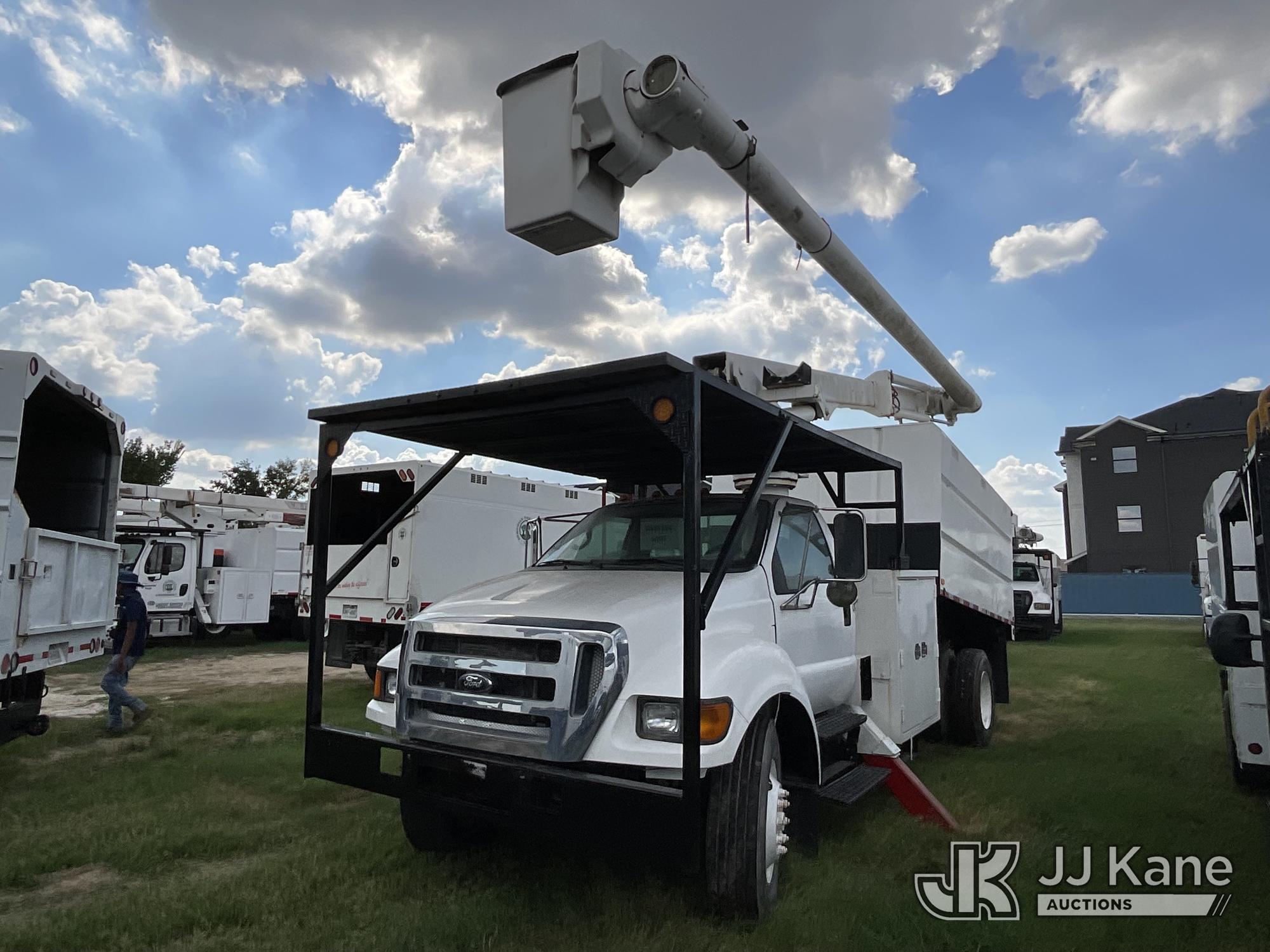 Altec LRV-60 Over-Center Bucket Truck On 2007 Ford F-750 Chipper Dump Truck (1649508)