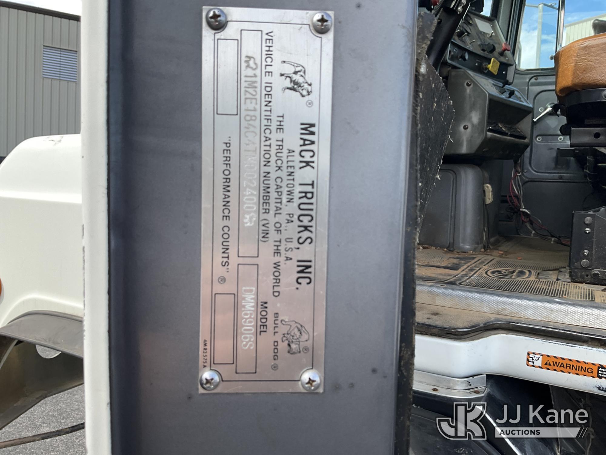 1996 Mack DMM600
