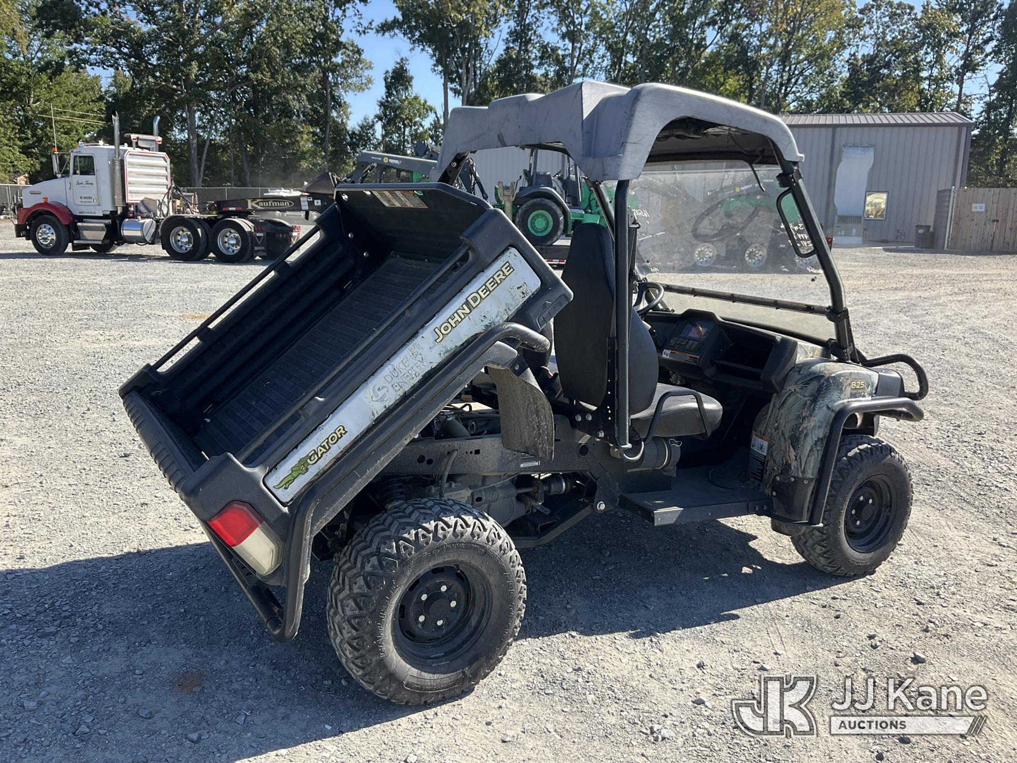 0 John Deere 825E