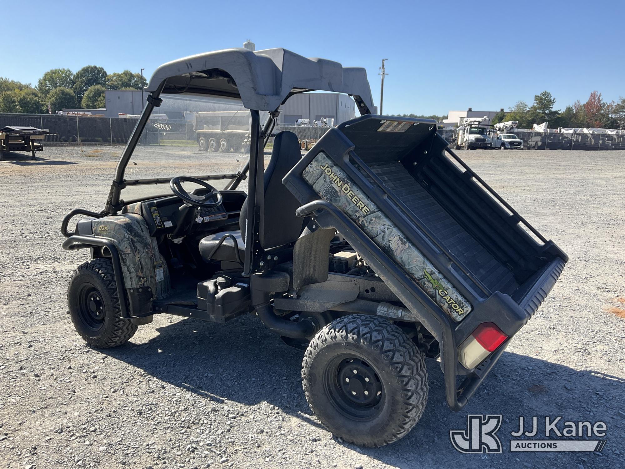 0 John Deere 825E