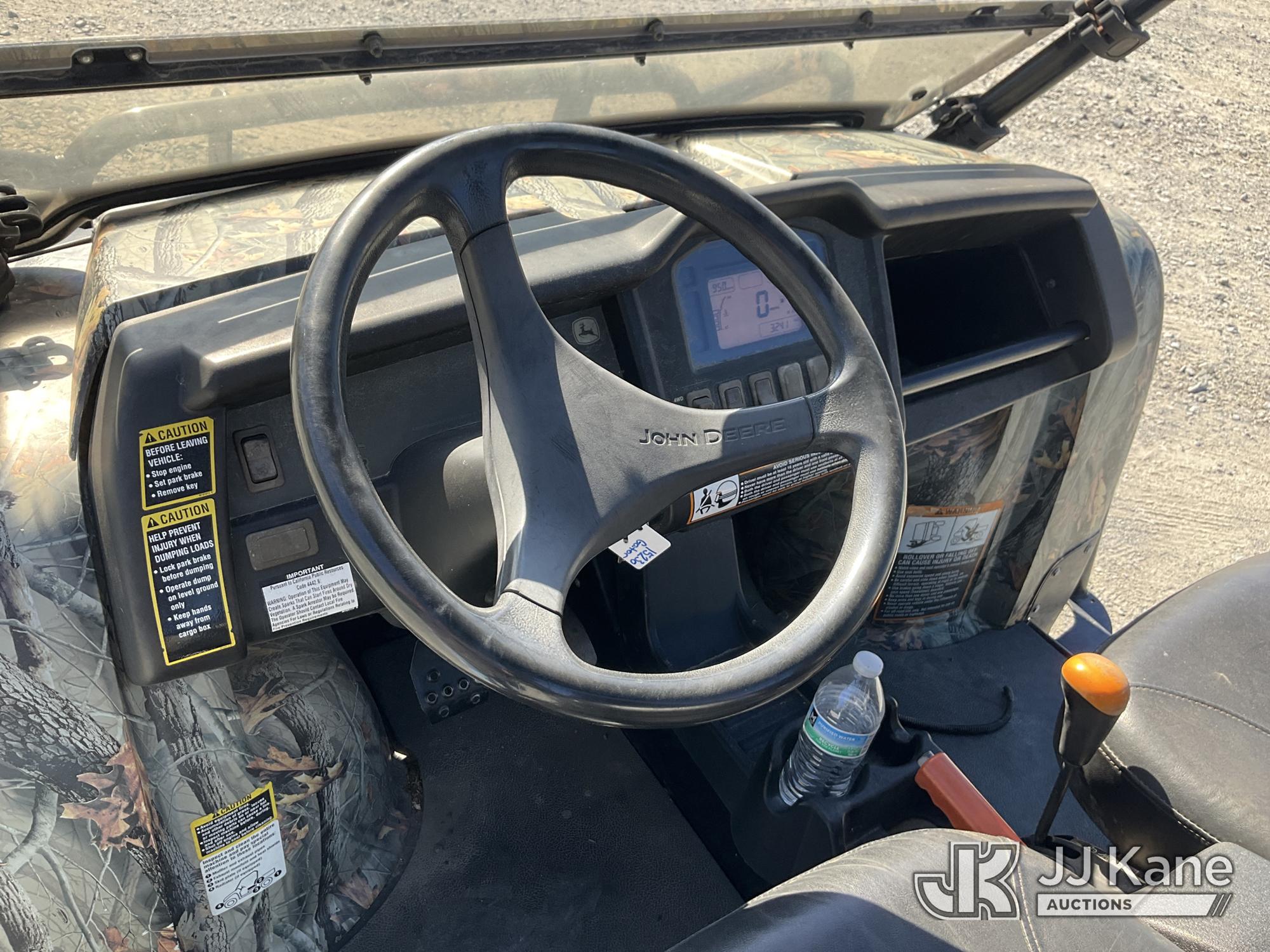 0 John Deere 825E