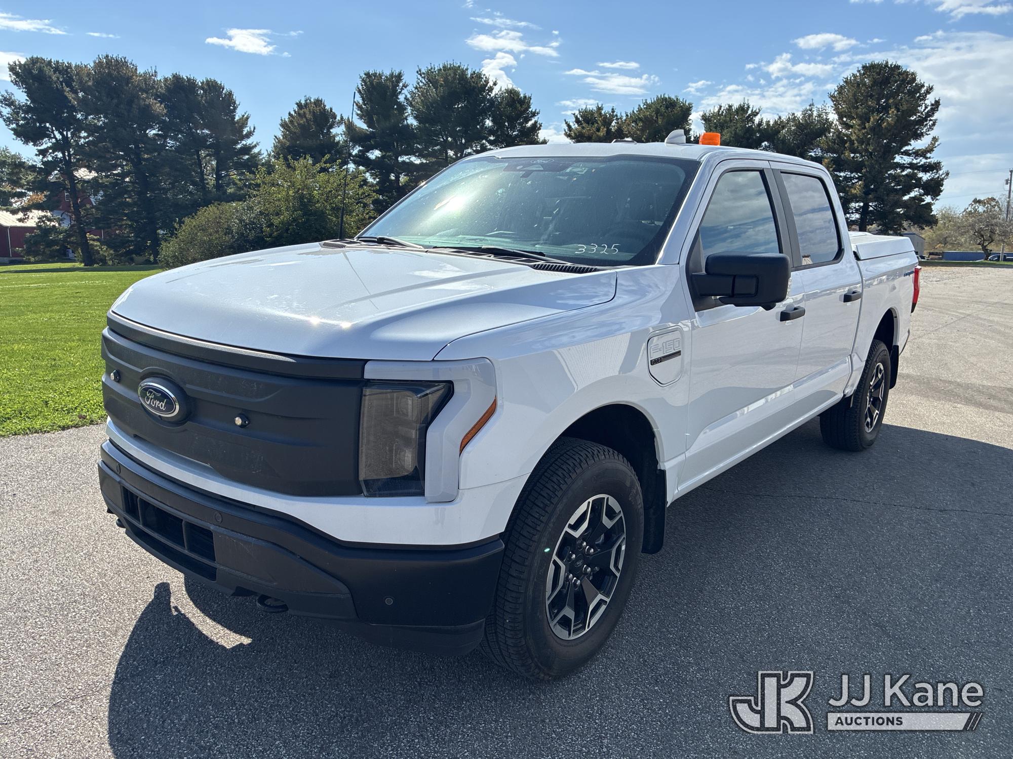2022 Ford F-150 Lightning Crew-Cab Pickup Truck (1650104)