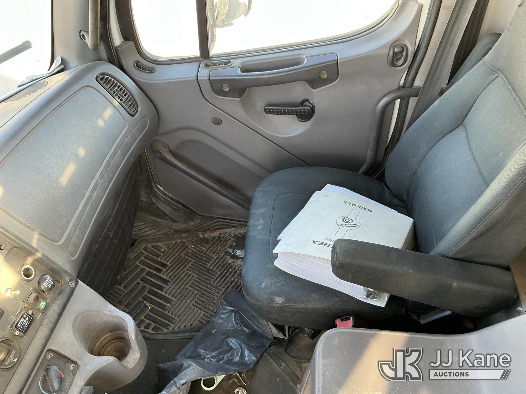 2013 Freightliner M2 106