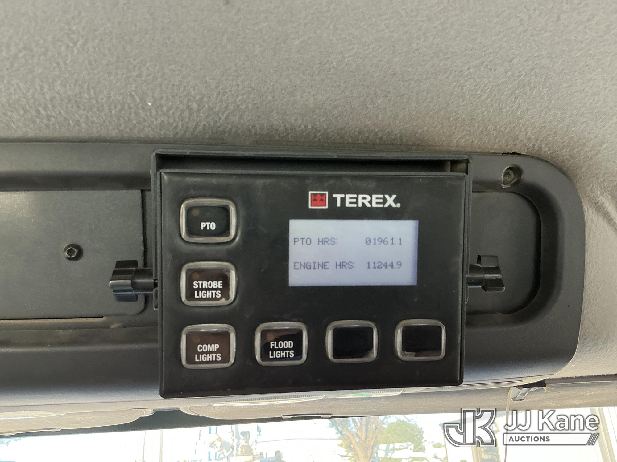 2011 Freightliner M2 106