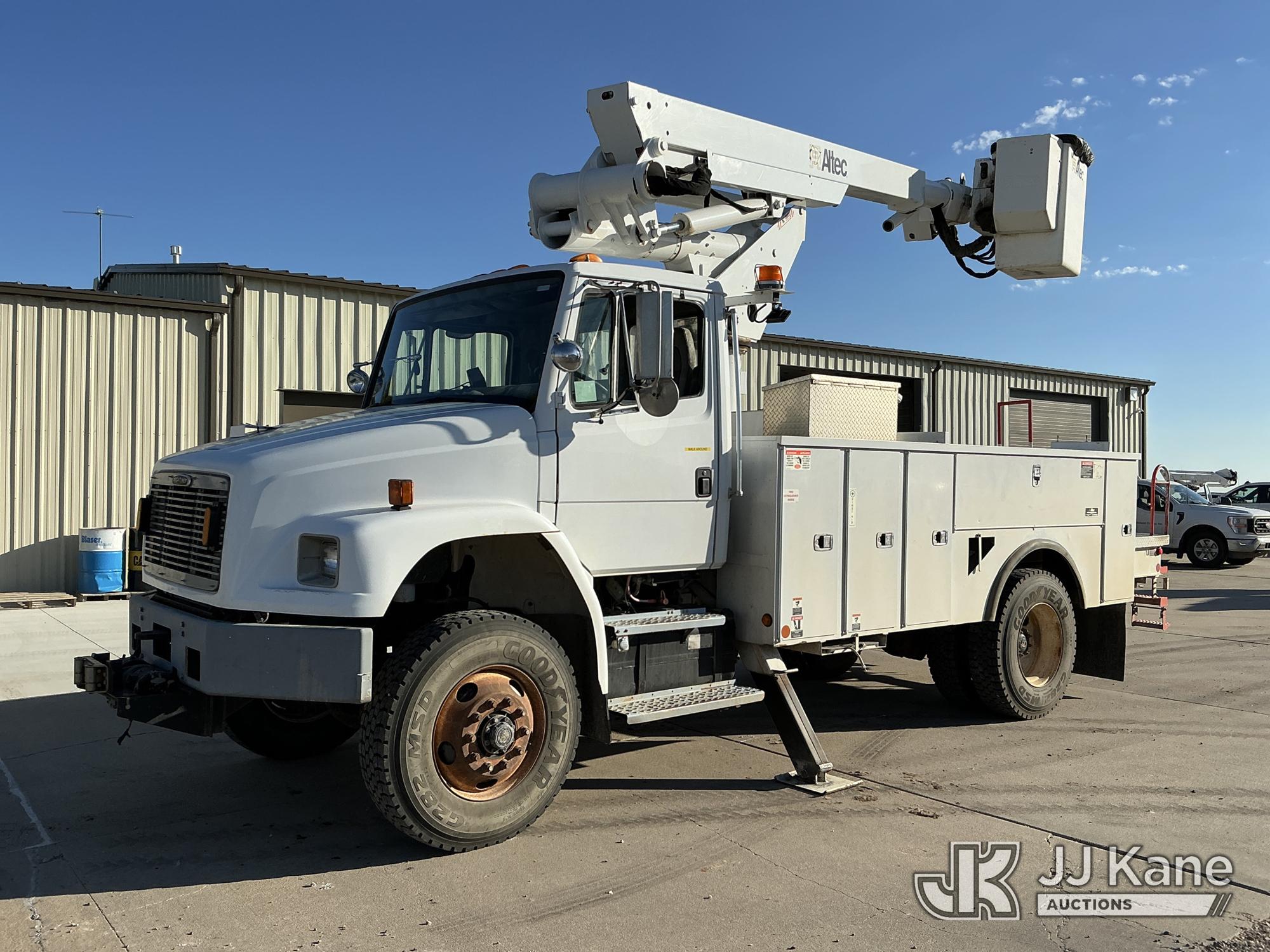 Photo of 2002 Freightliner FL70