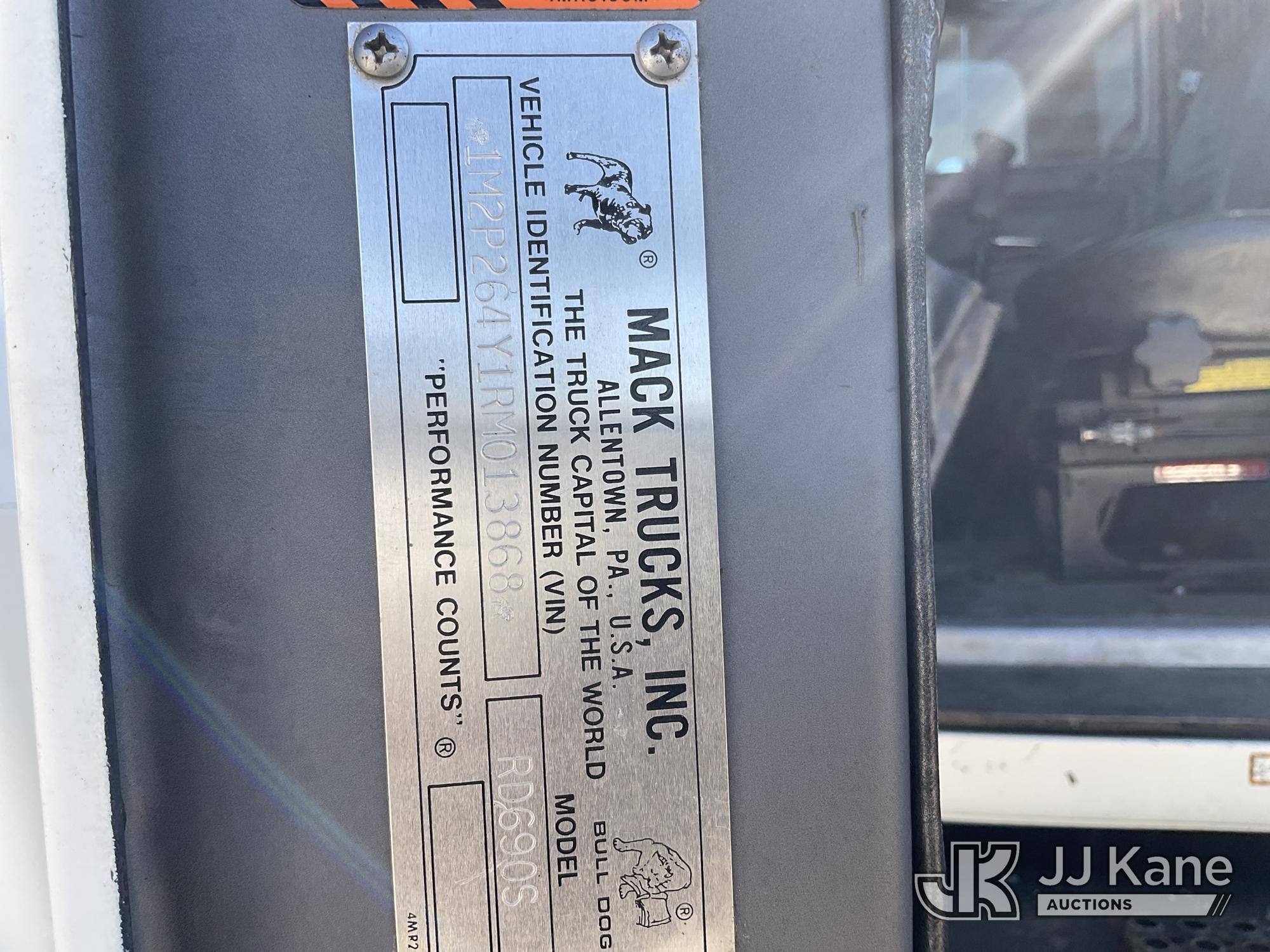 1994 Mack RD690S