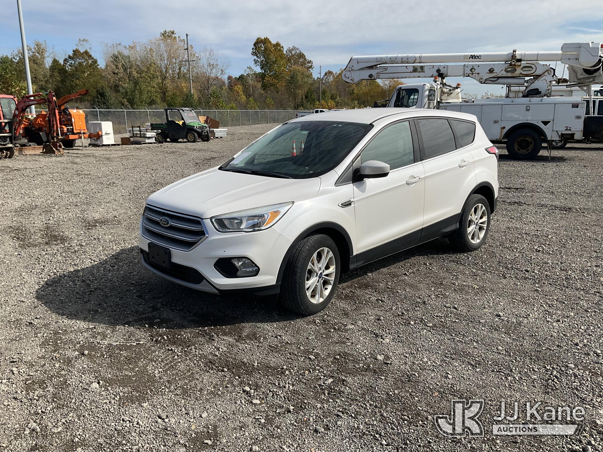 2017 Ford Escape 4-Door Sport Utility Vehicle (1650269)